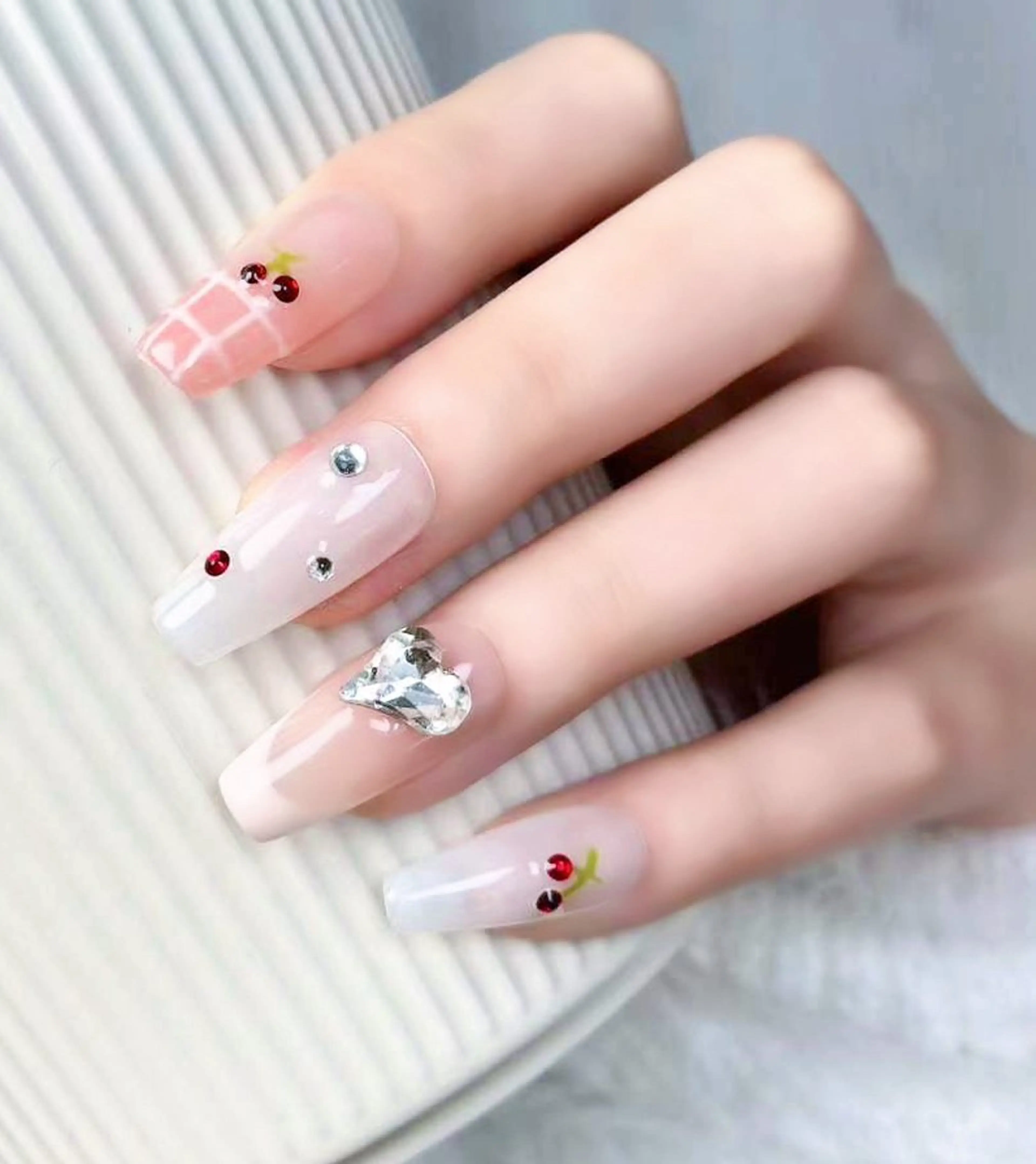 ネイル ハンドネイル MoonNail ユリ🌸のネイルデザイン