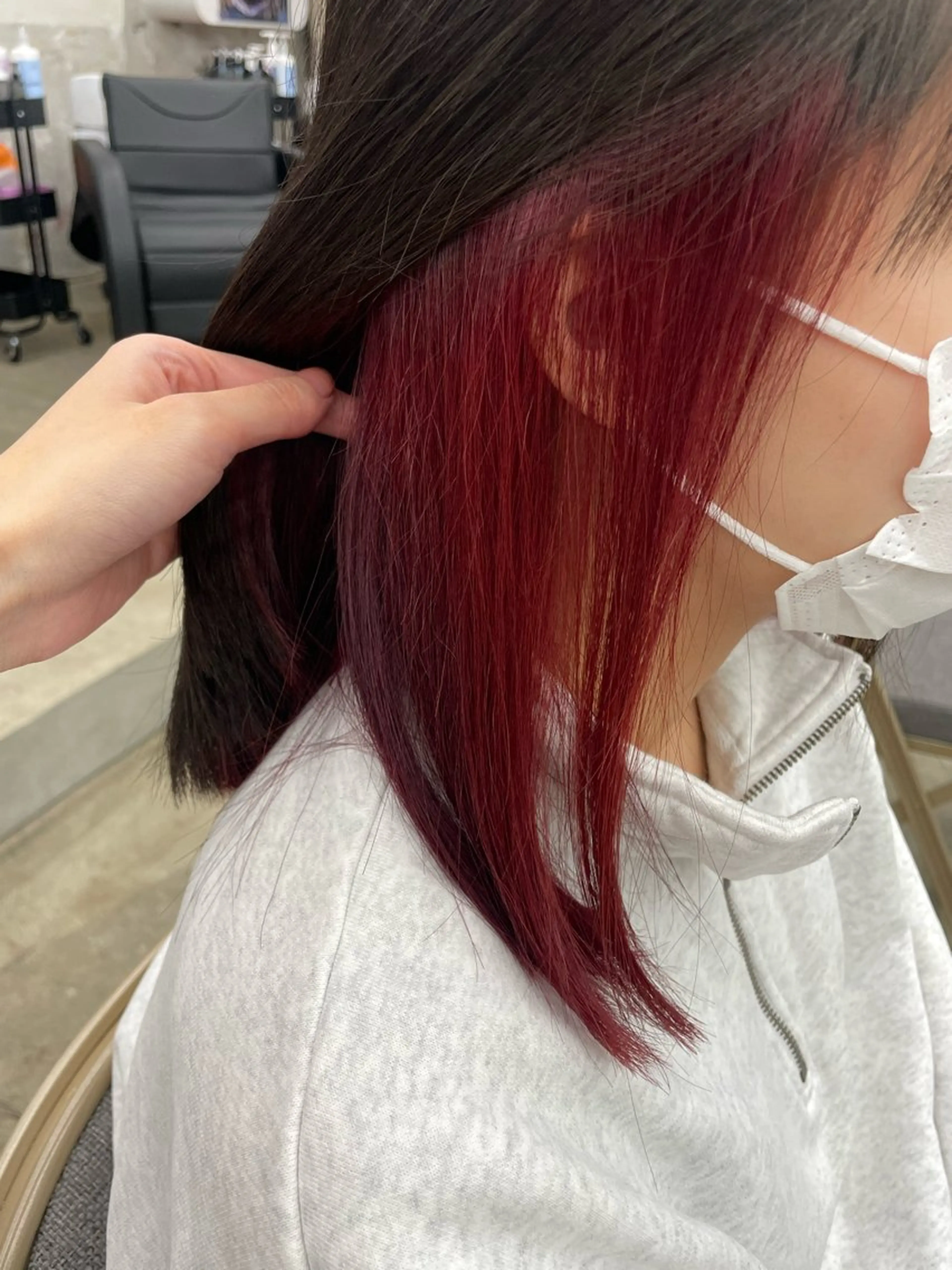 セミロング カラー インナーカラー 推し ブリーチ  髪質改善のヘアスタイル