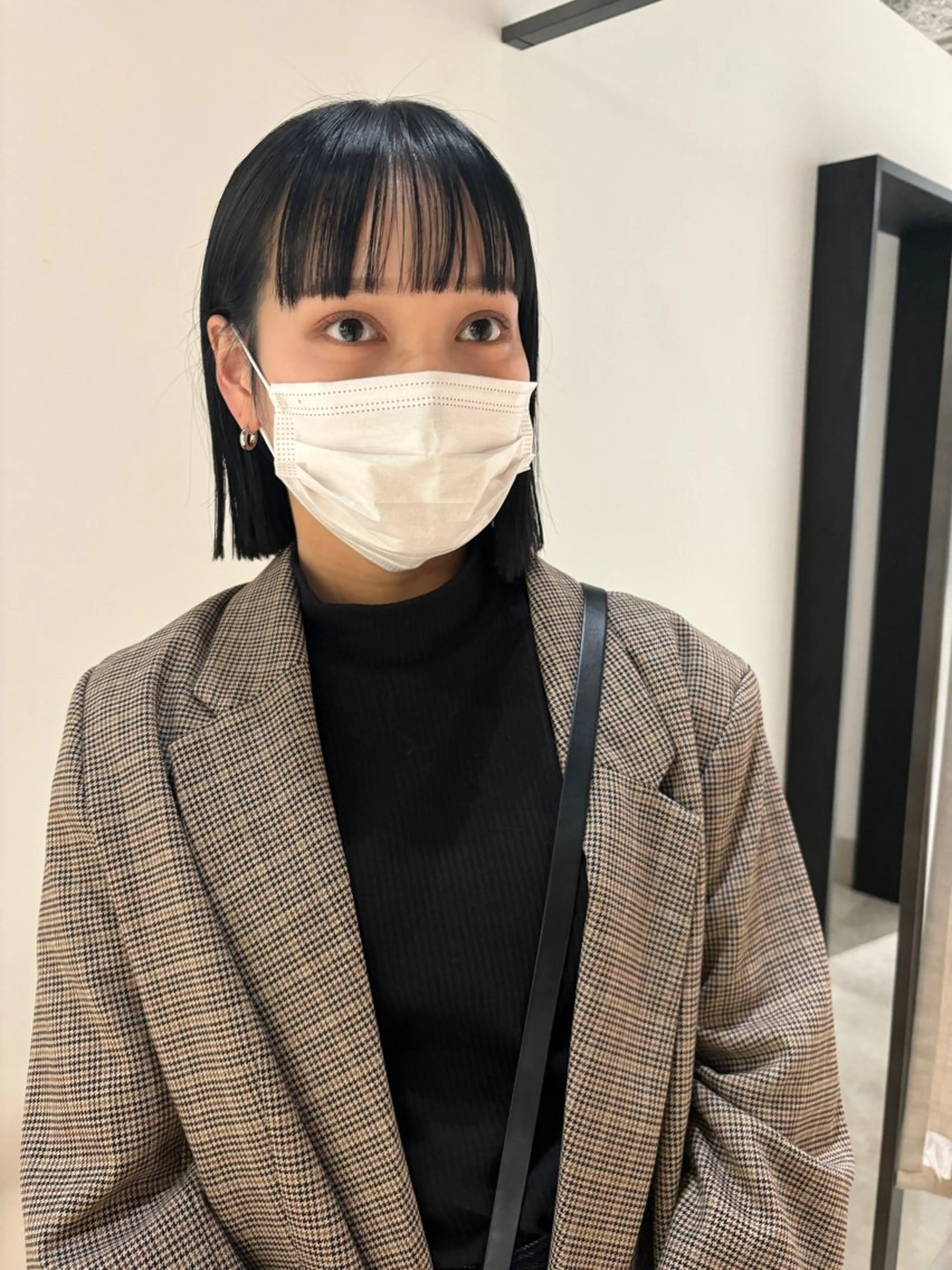 ショート カラー 黒髪 ブルーカラー ブルーブラック 透明感カラー イヤリングカラー カット 縮毛矯正 やまもと さえのヘアスタイル