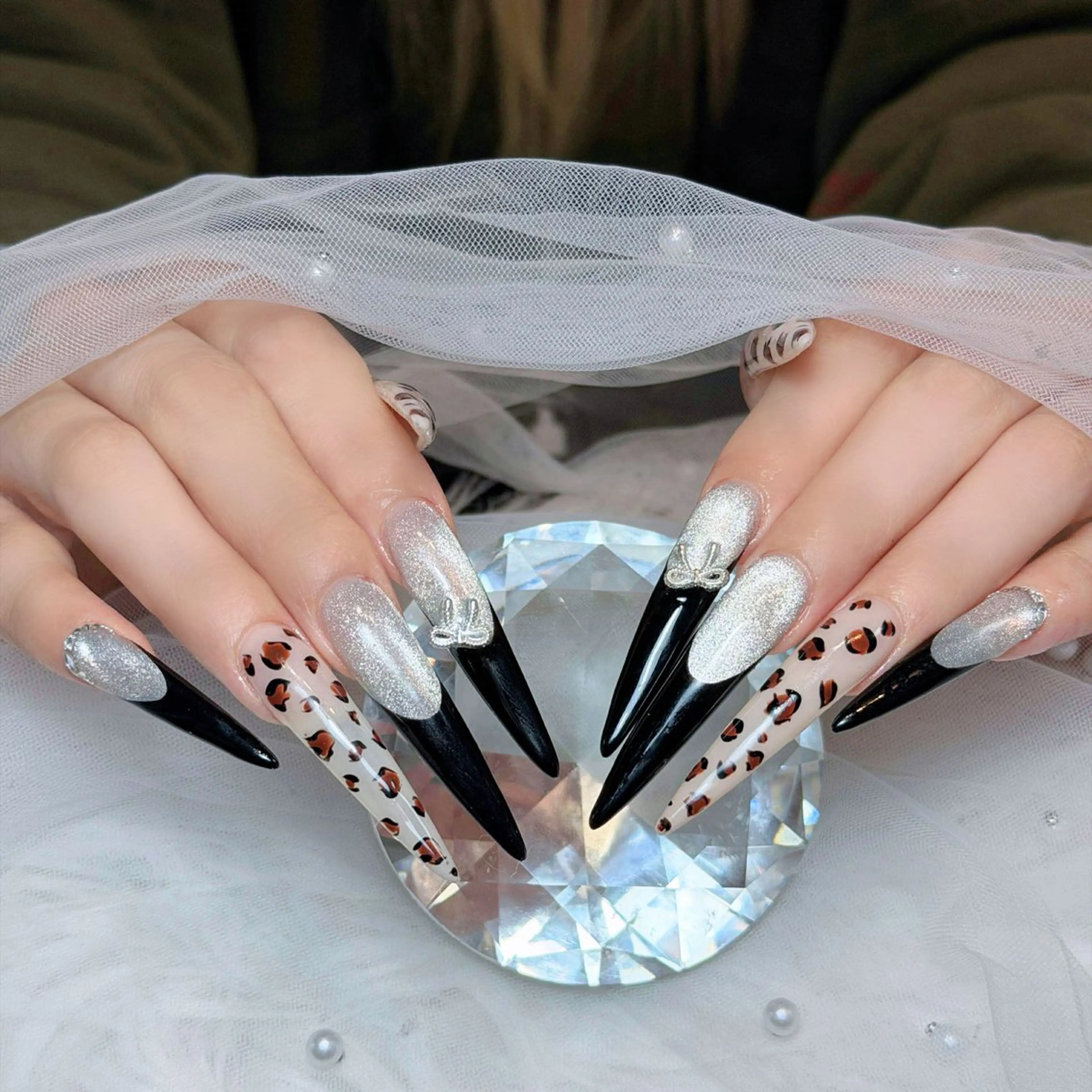 ネイル オーロラネイル ボルドー ブラウン 氷ネイル・うるうるネイル キラキラネイル ハンドネイル Julli NailStudioのネイルデザイン