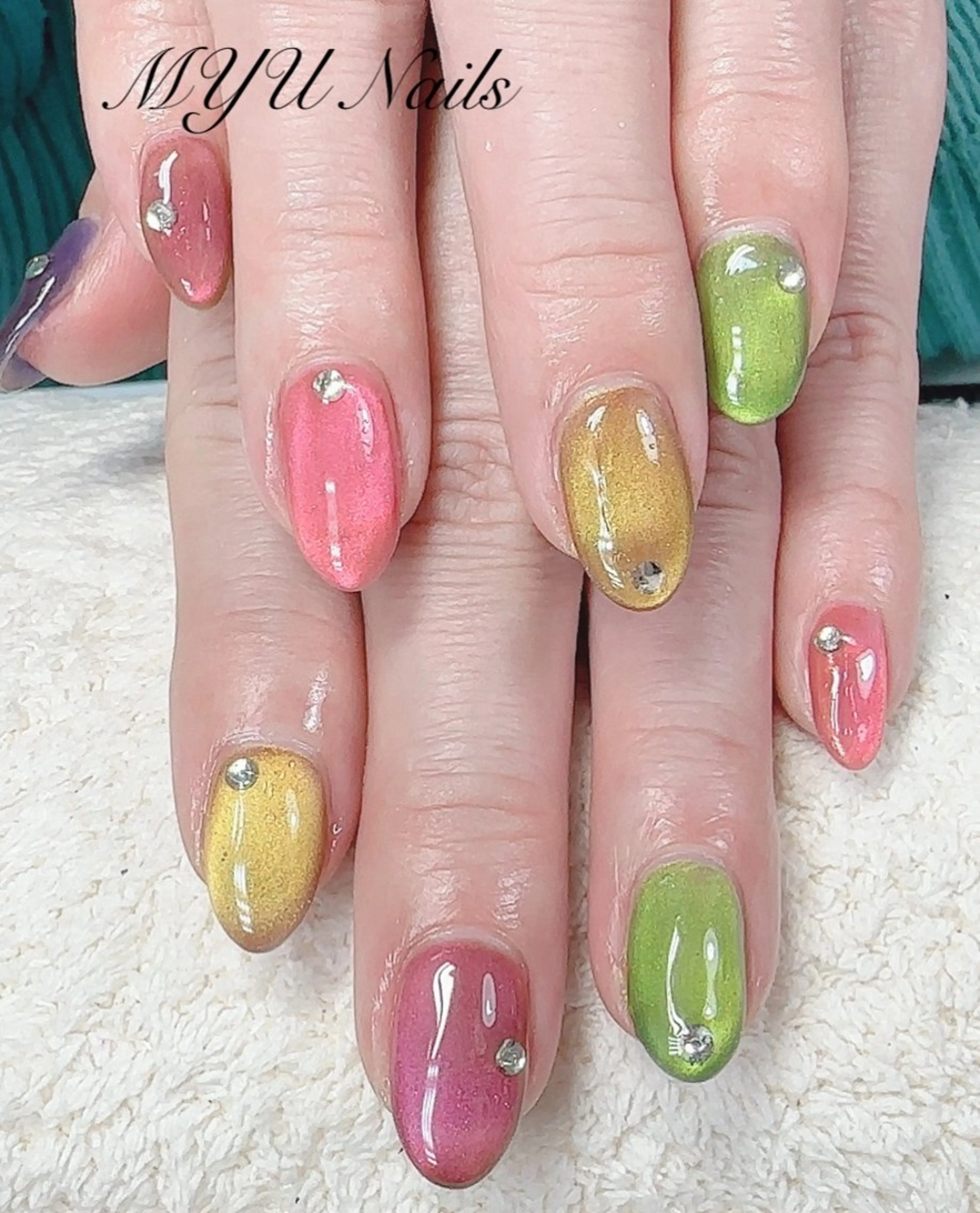 ネイル マグネットネイル ハンドネイル ニュアンスネイル🌈 MYU Nailsのネイルデザイン