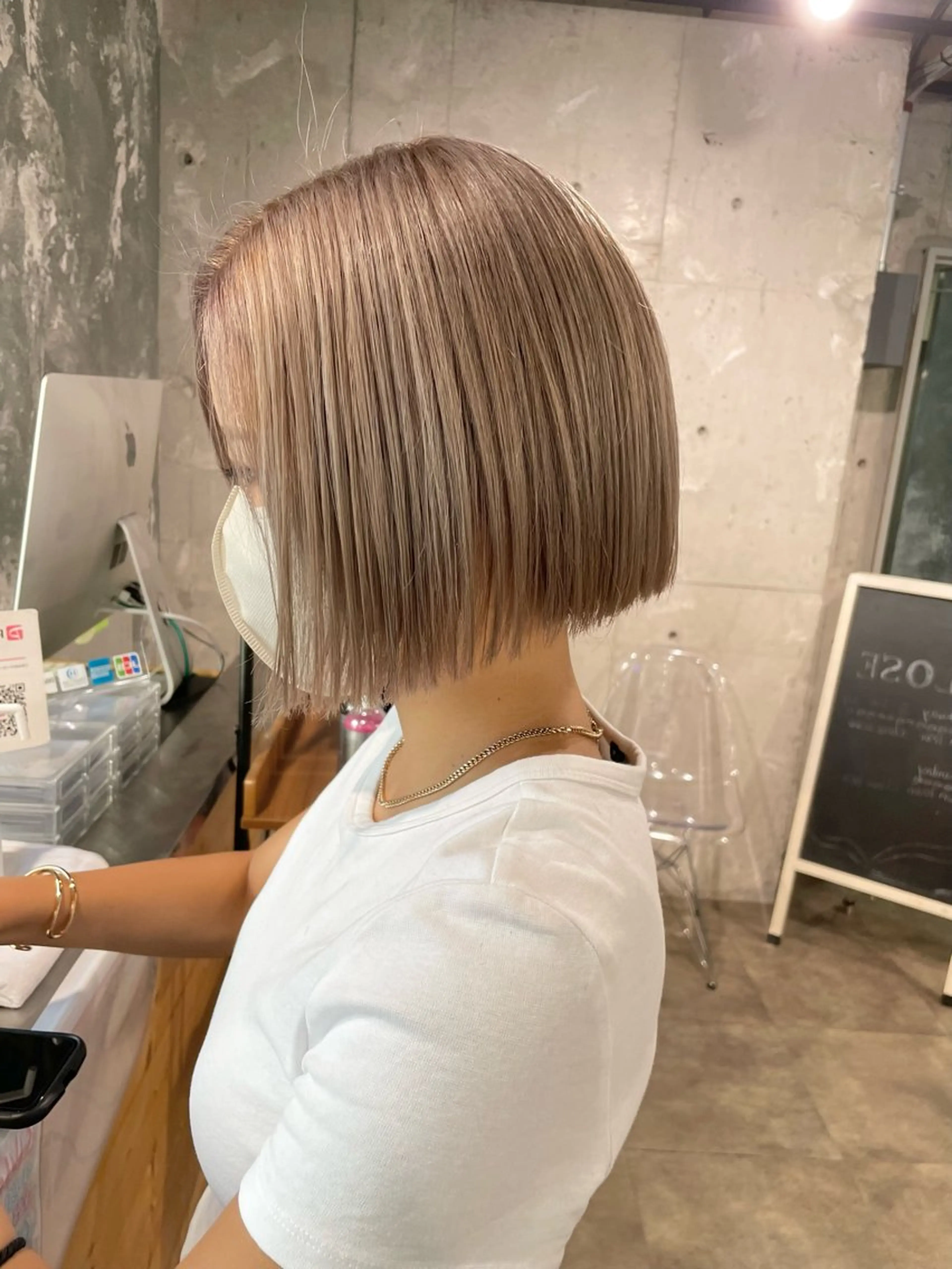 ショート カラー 切りっぱなしボブ 前下がりボブ ボブ カット ヘアカラー トリートメント ヘアセット 【縮毛矯正ブリーチ】 MANATO🌈のヘアスタイル