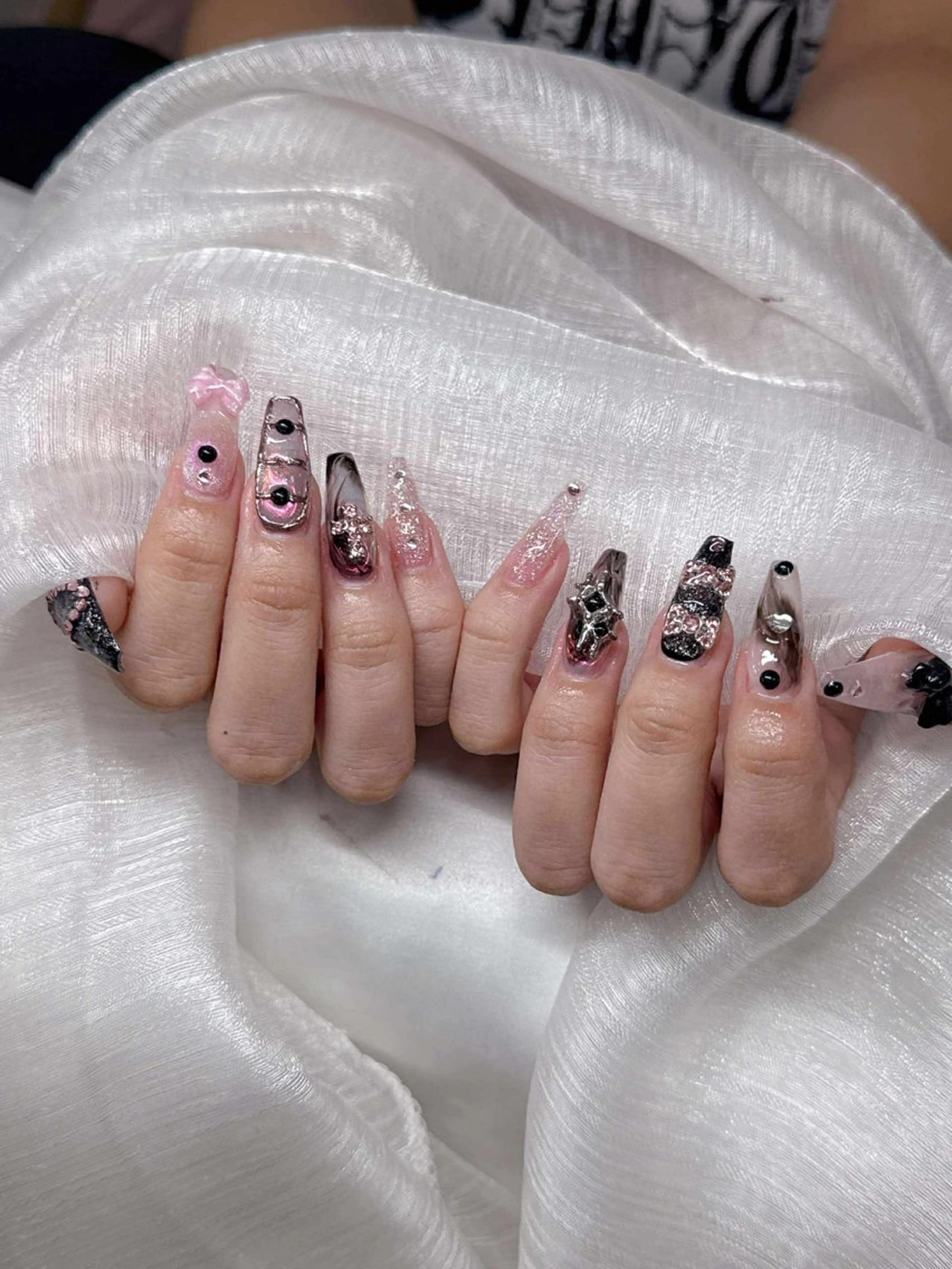 ネイル 長さ出し グラデーション 卒業式 キラキラネイル マグネットネイル ハンドネイル Lee Nailsのネイルデザイン