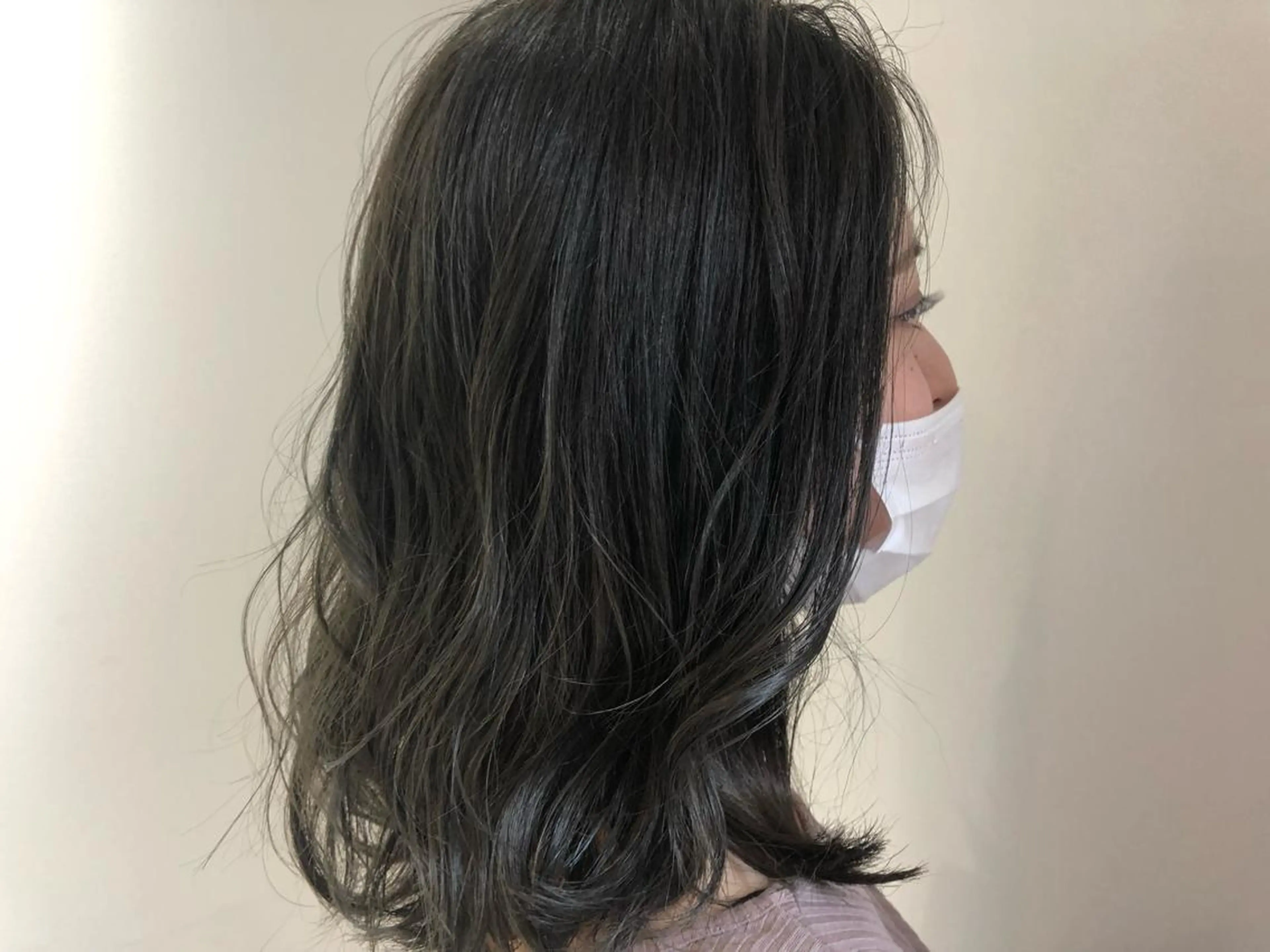 ミディアム 辻本 夏子のヘアスタイル