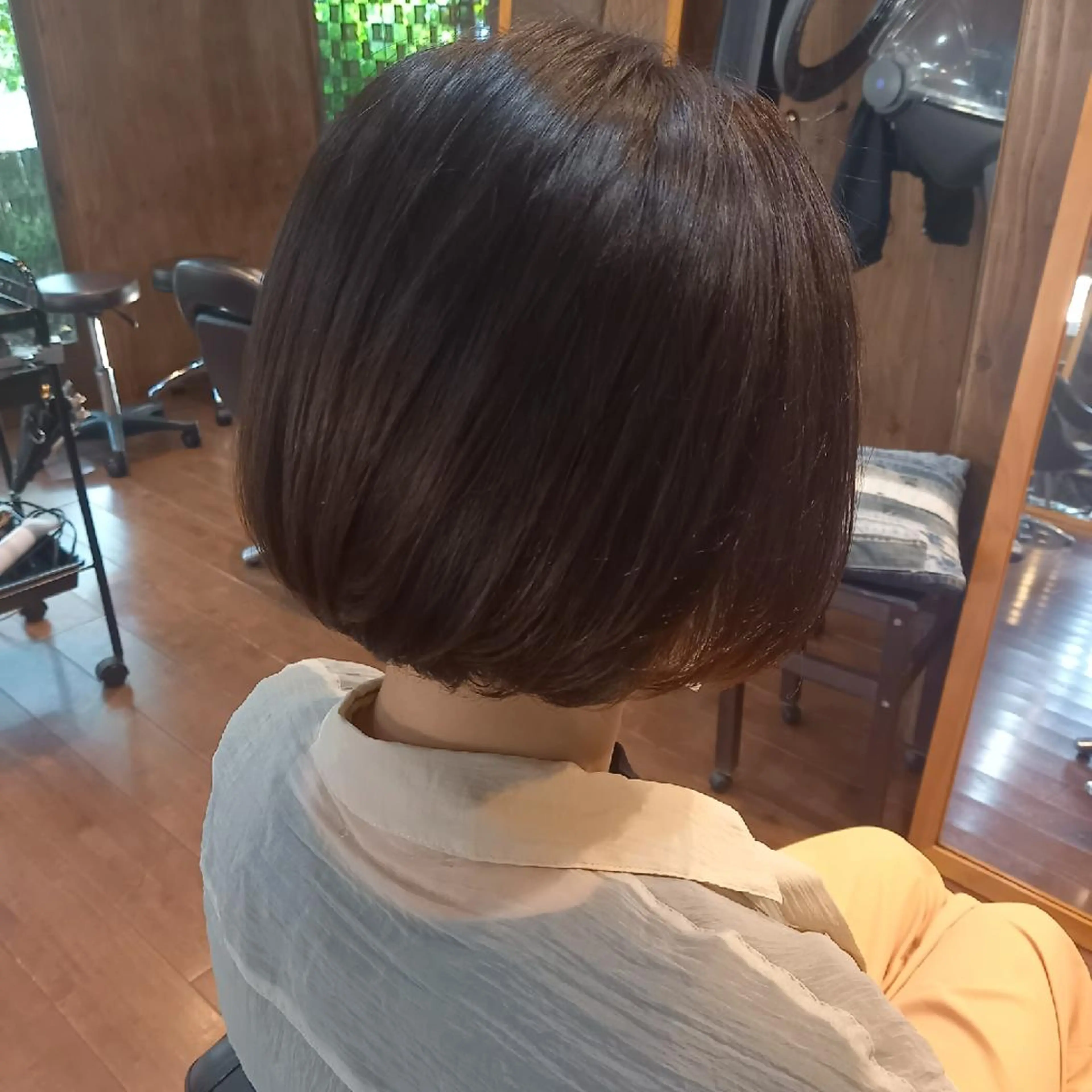 ショート ワンレンボブ ボブ レイヤーカット 飯田 仁美のヘアスタイル