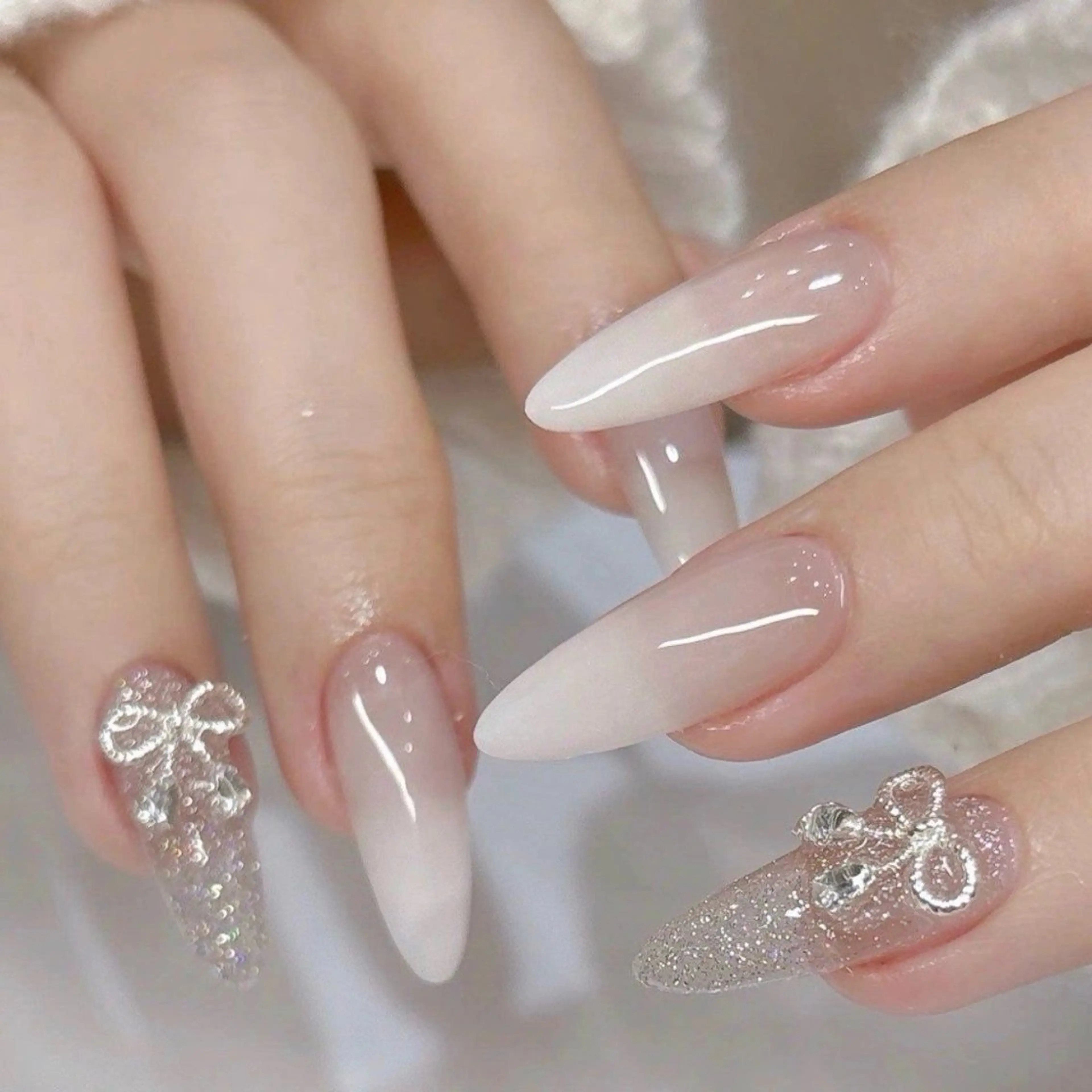 カラー グラデーションカラー ピンクカラー ハンドネイル AIN Nailのネイルデザイン