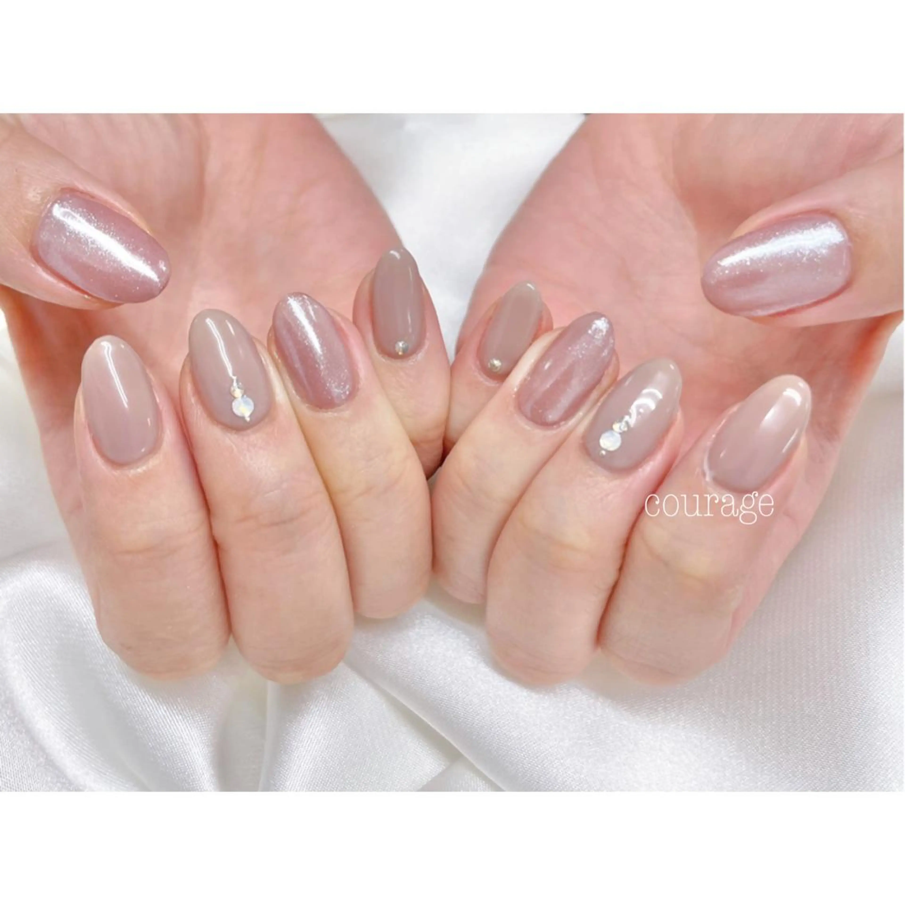 ネイル ミラーネイル ホワイト ハンドネイル ネイルサロン courageのネイルデザイン