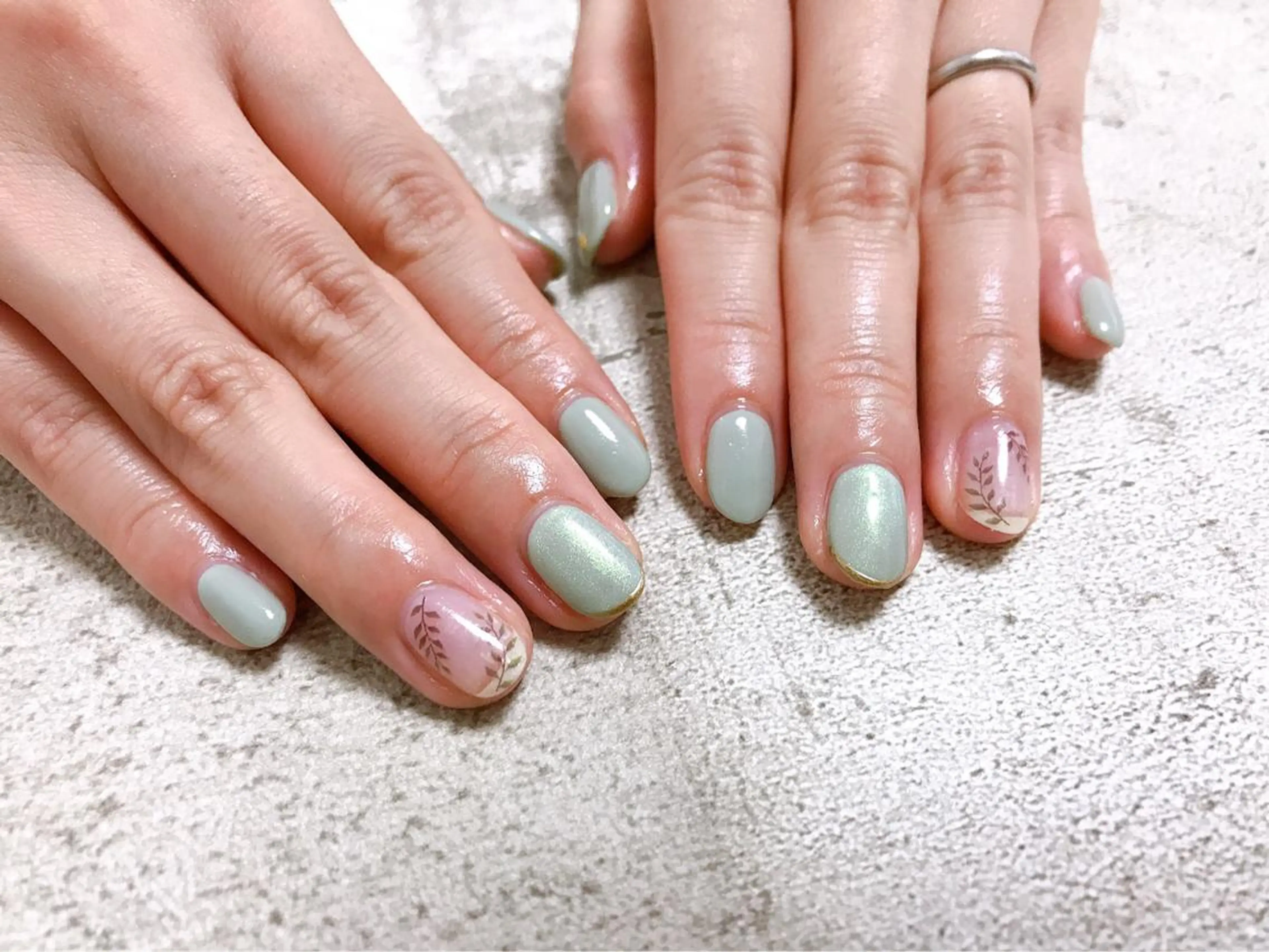 ネイル ピスタチオネイル mogunail &blowのネイルデザイン