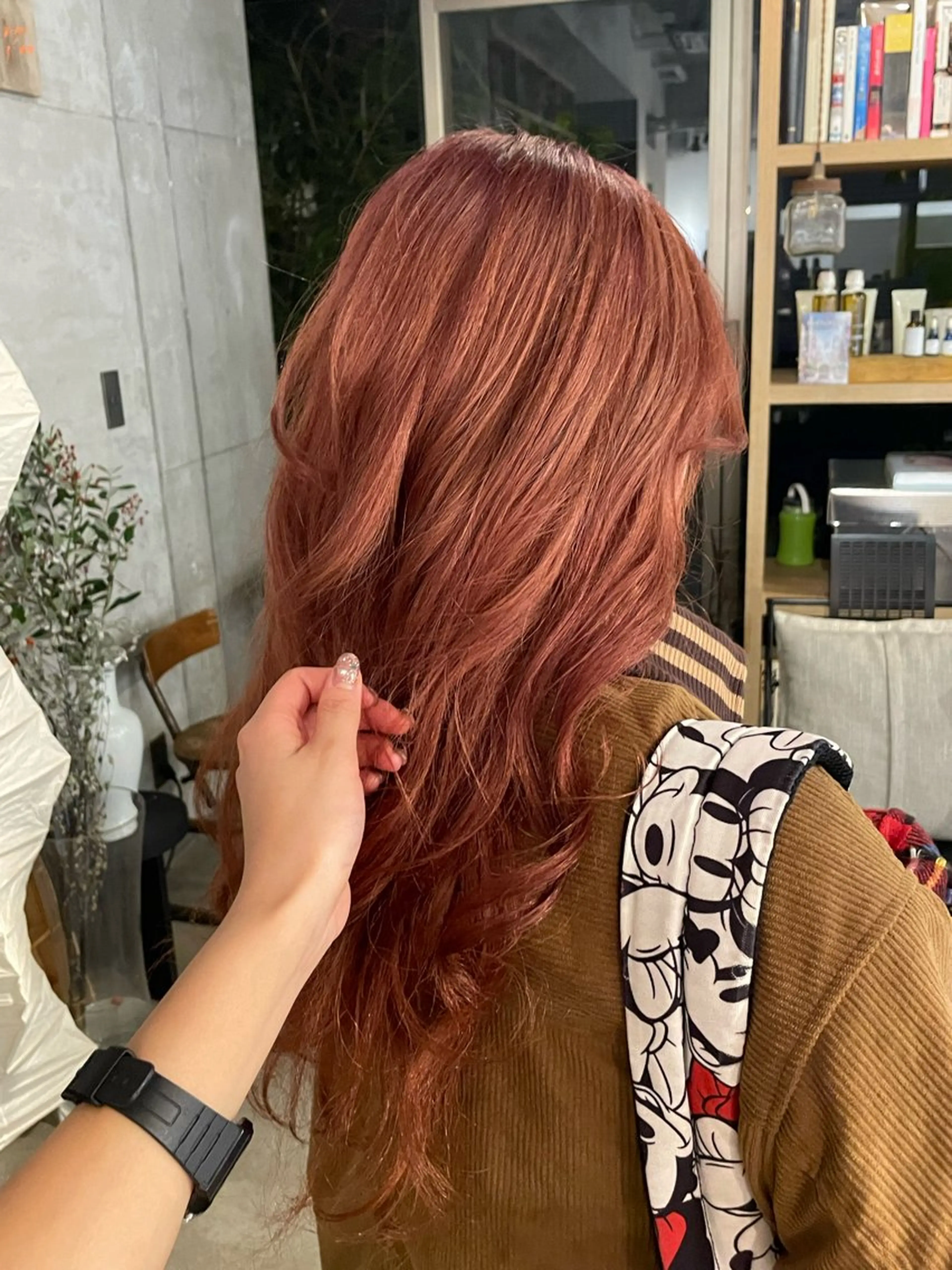 カラー ブリーチ オレンジ ピンクカラー 兼西 菜摘のヘアスタイル