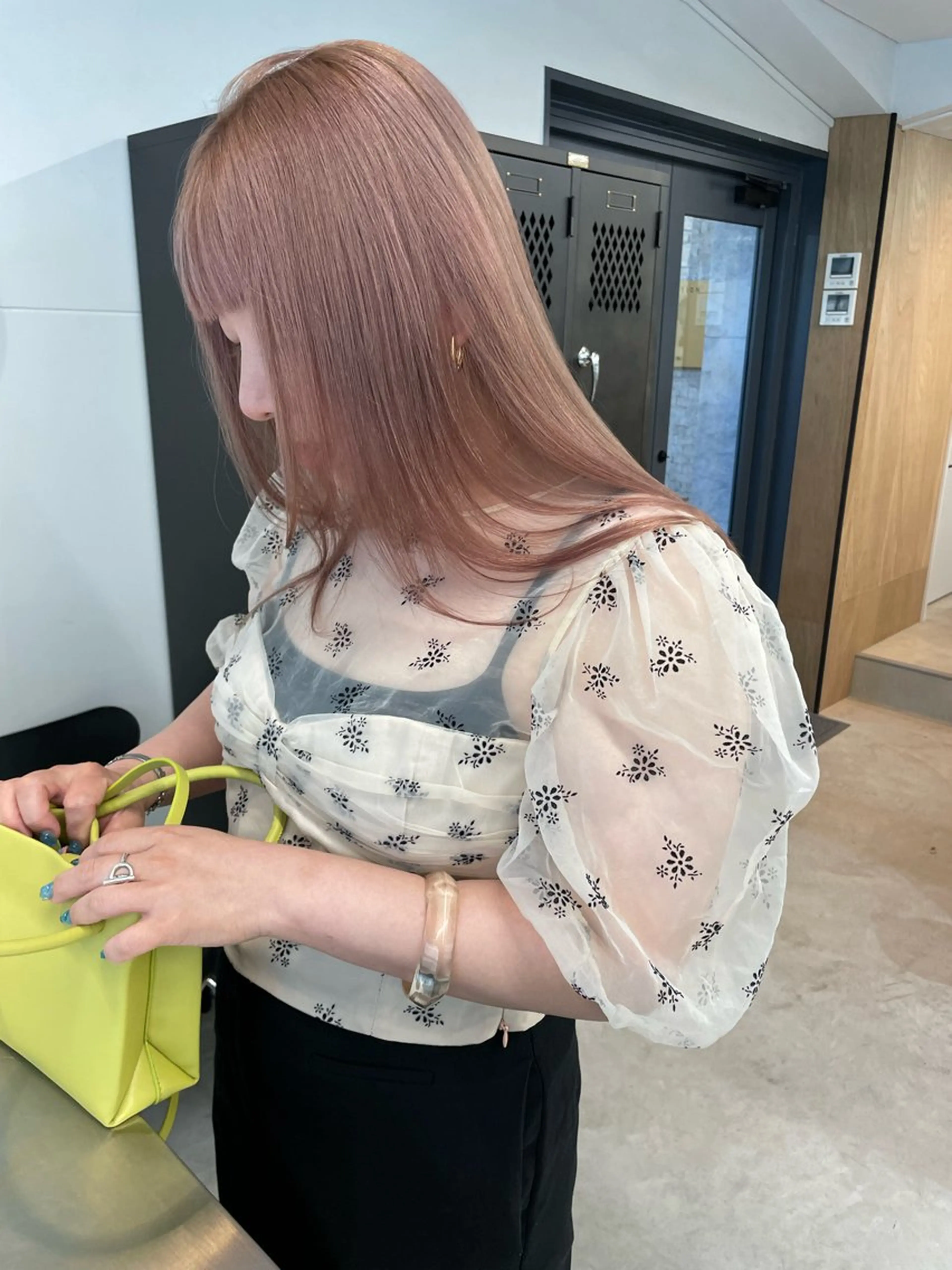 セミロング オカモト ミユウのヘアスタイル