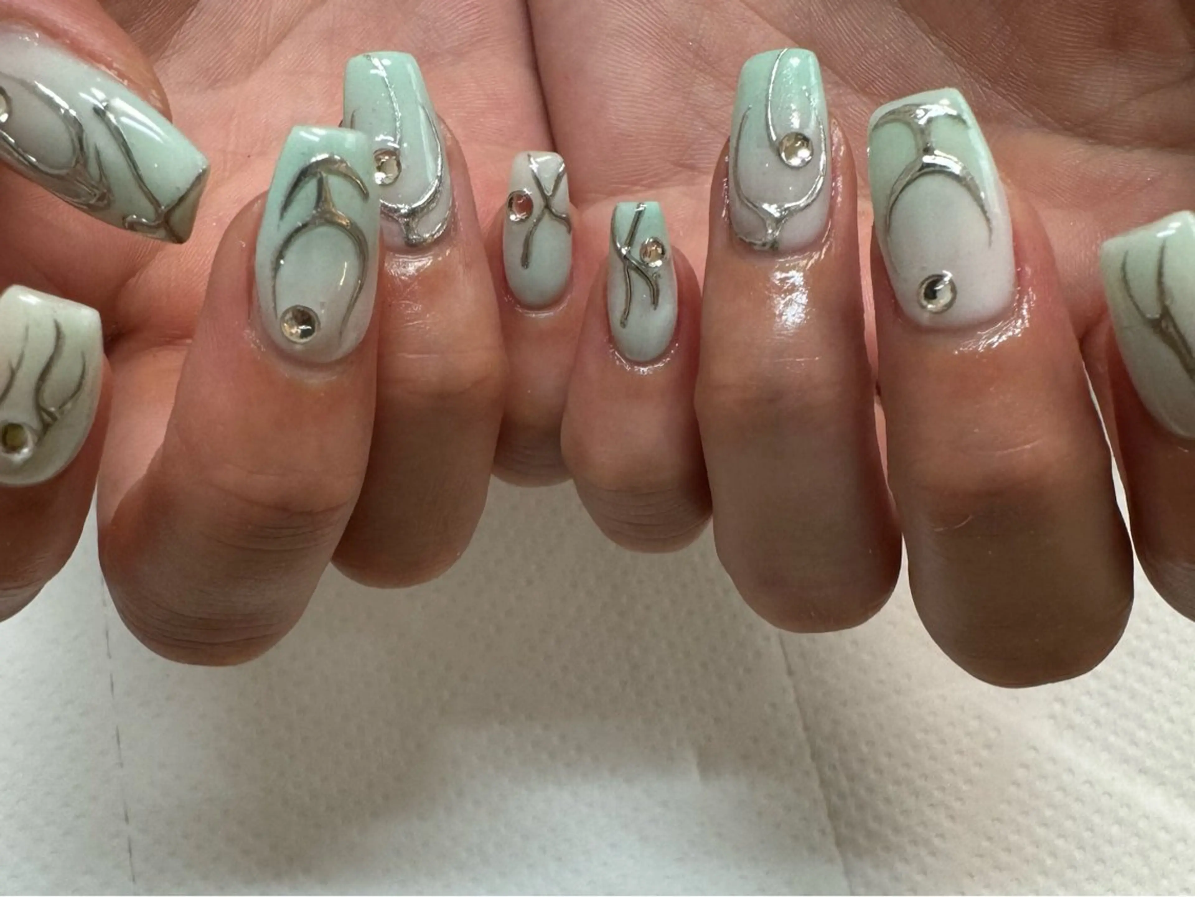 ネイル フレンチネイル ハート ロングネイル マグネットネイル ミラーネイル MH_ Nailのネイルデザイン