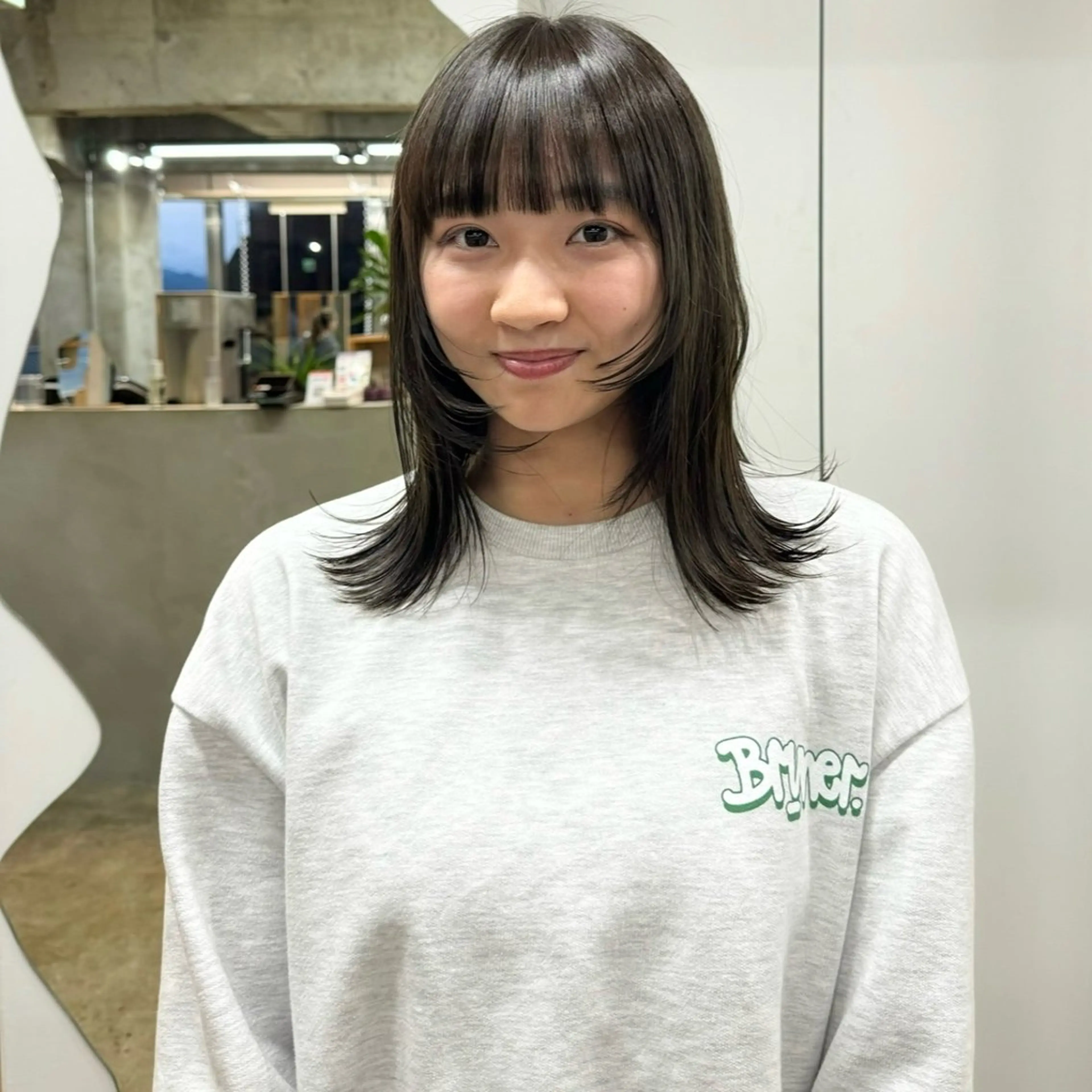 セミロング 茜璃/ブリーチカラー /レイヤーカットのヘアスタイル