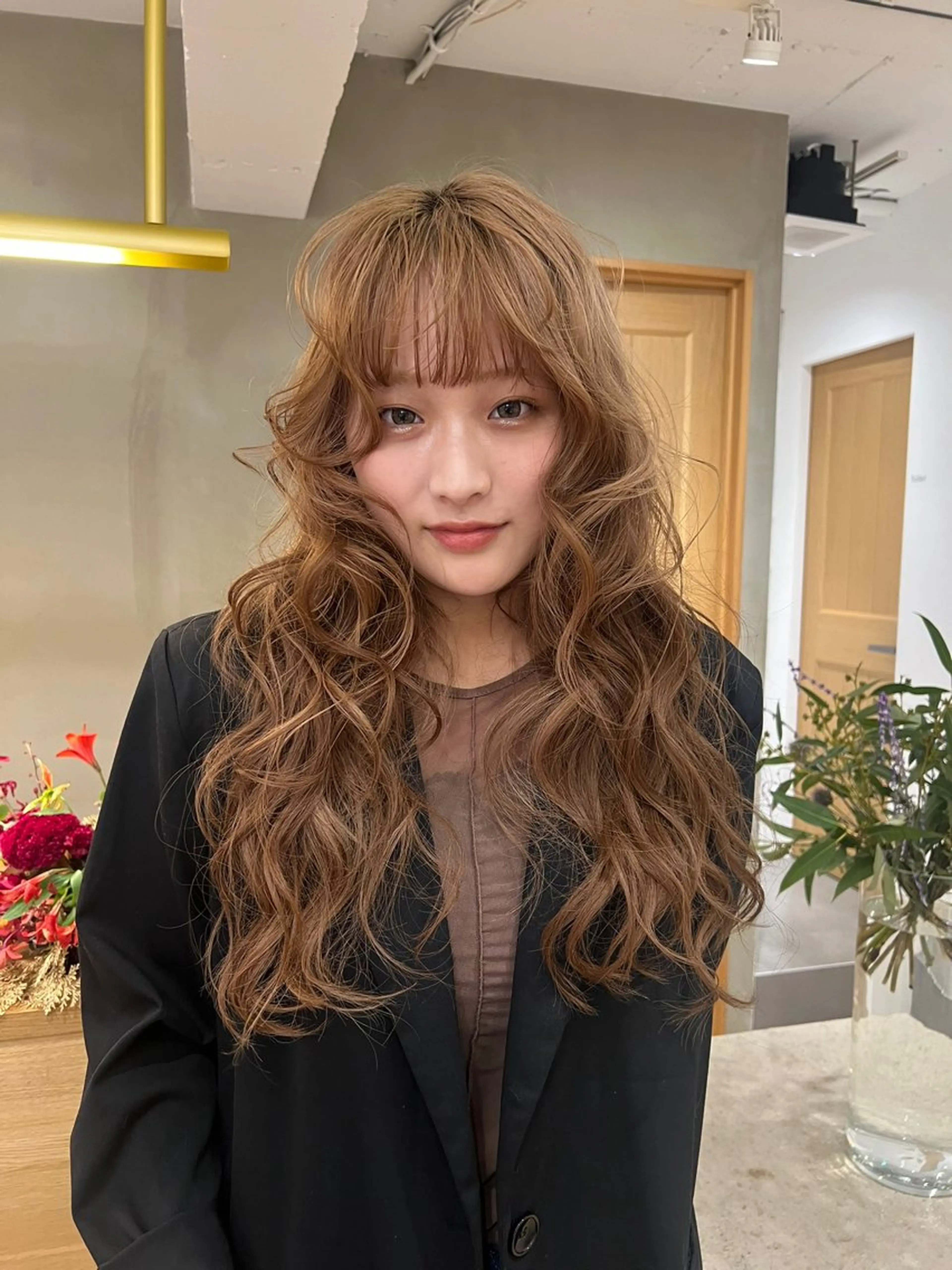 セミロング カラー パーマ ヘアアレンジ ベージュカラー 透明感カラー 顔まわりレイヤー 髪質改善 韓国風ヘア ヘアカラー トリートメント 似合わせレイヤー ＆透明感カラーのヘアスタイル