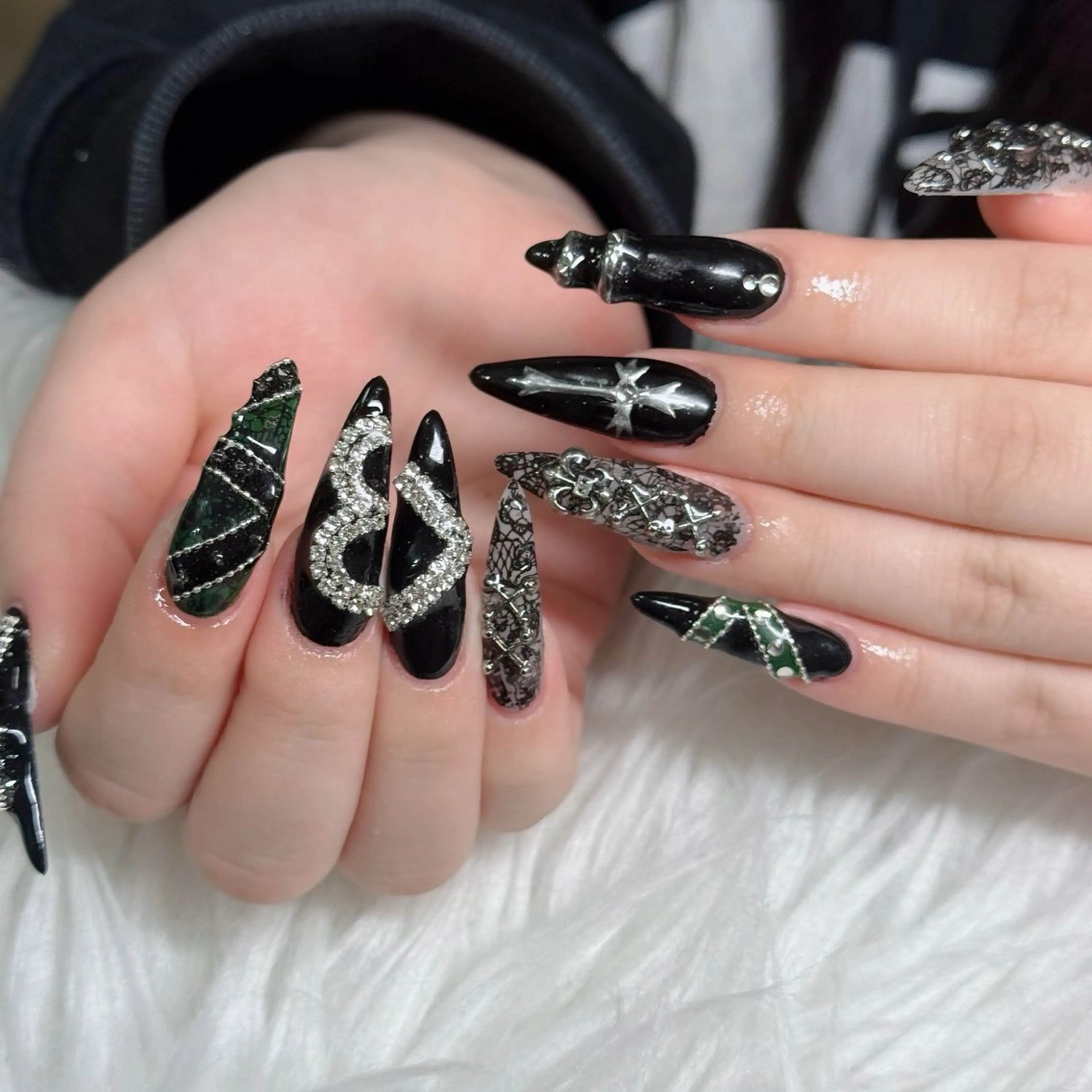 ネイル 成人式 ロングネイル マグネットネイル 大理石ネイル(マーブル) リボン ハンドネイル Hani Nail Salonのネイルデザイン