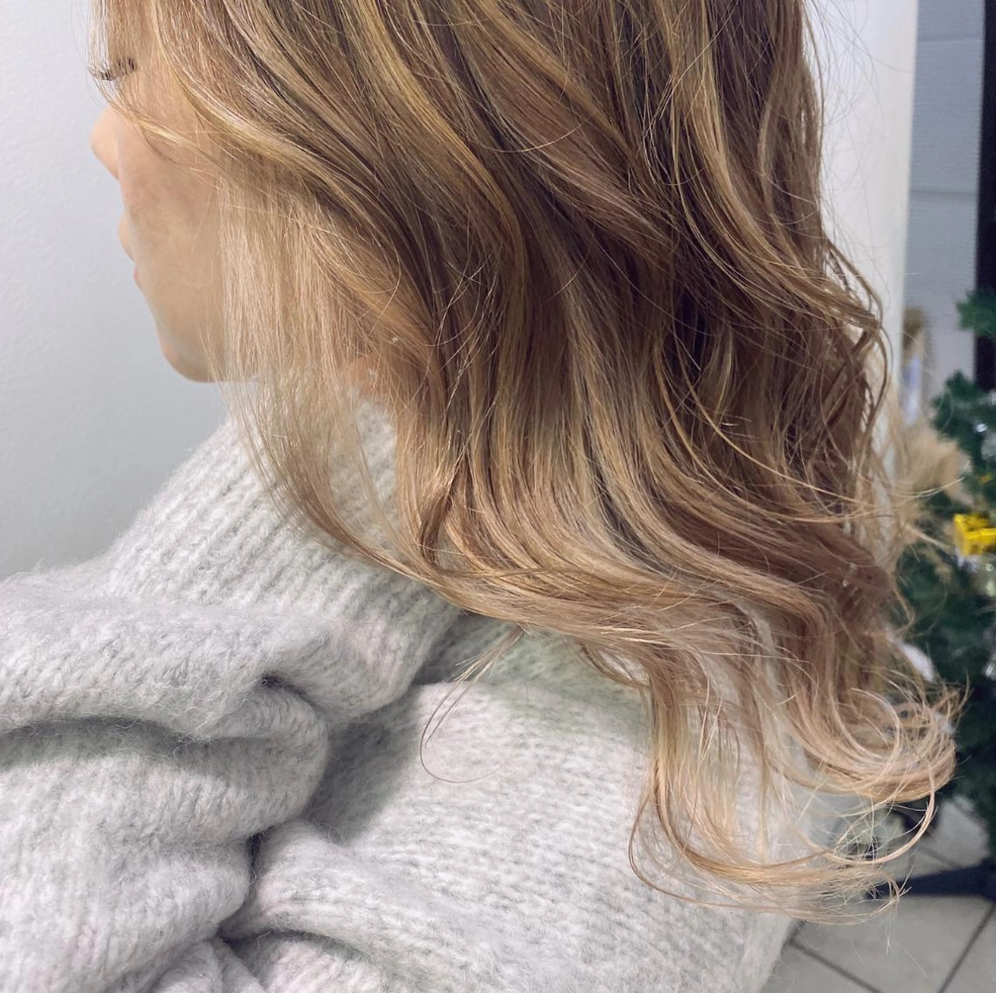 ロング カラー 渡邊 唯のヘアスタイル