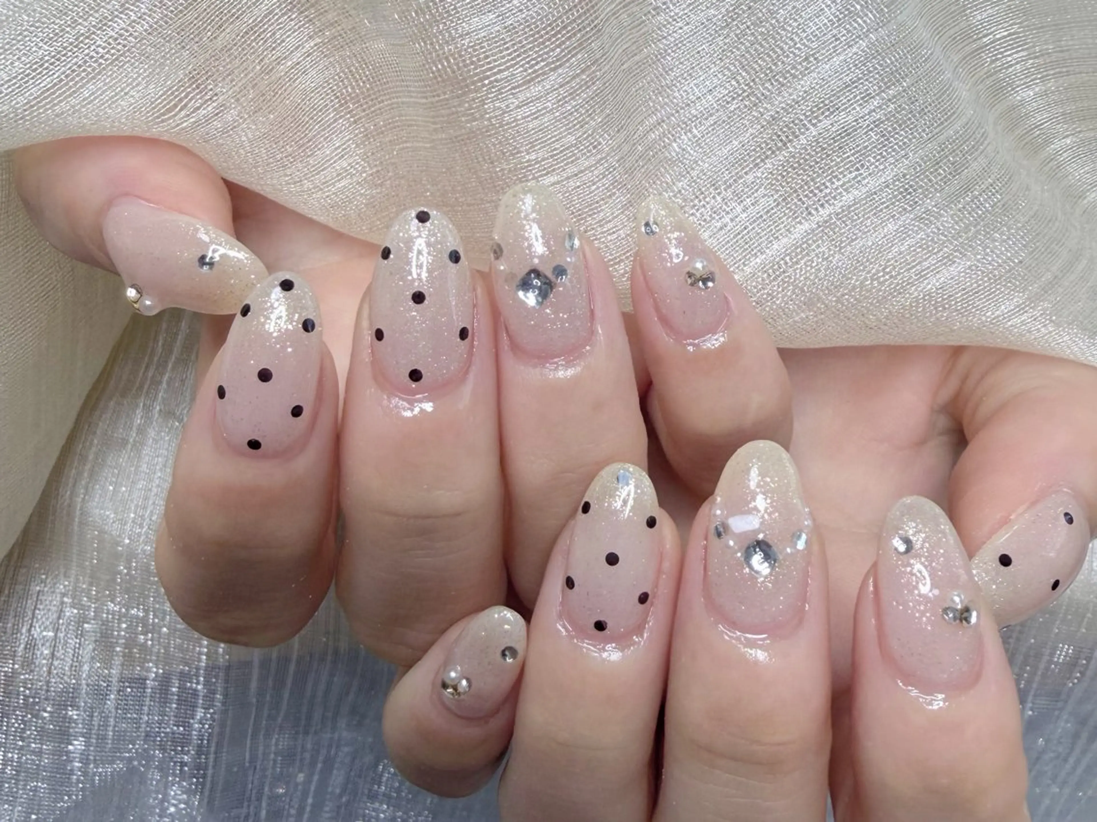 ミディアム ハンドネイル 501 naillのネイルデザイン