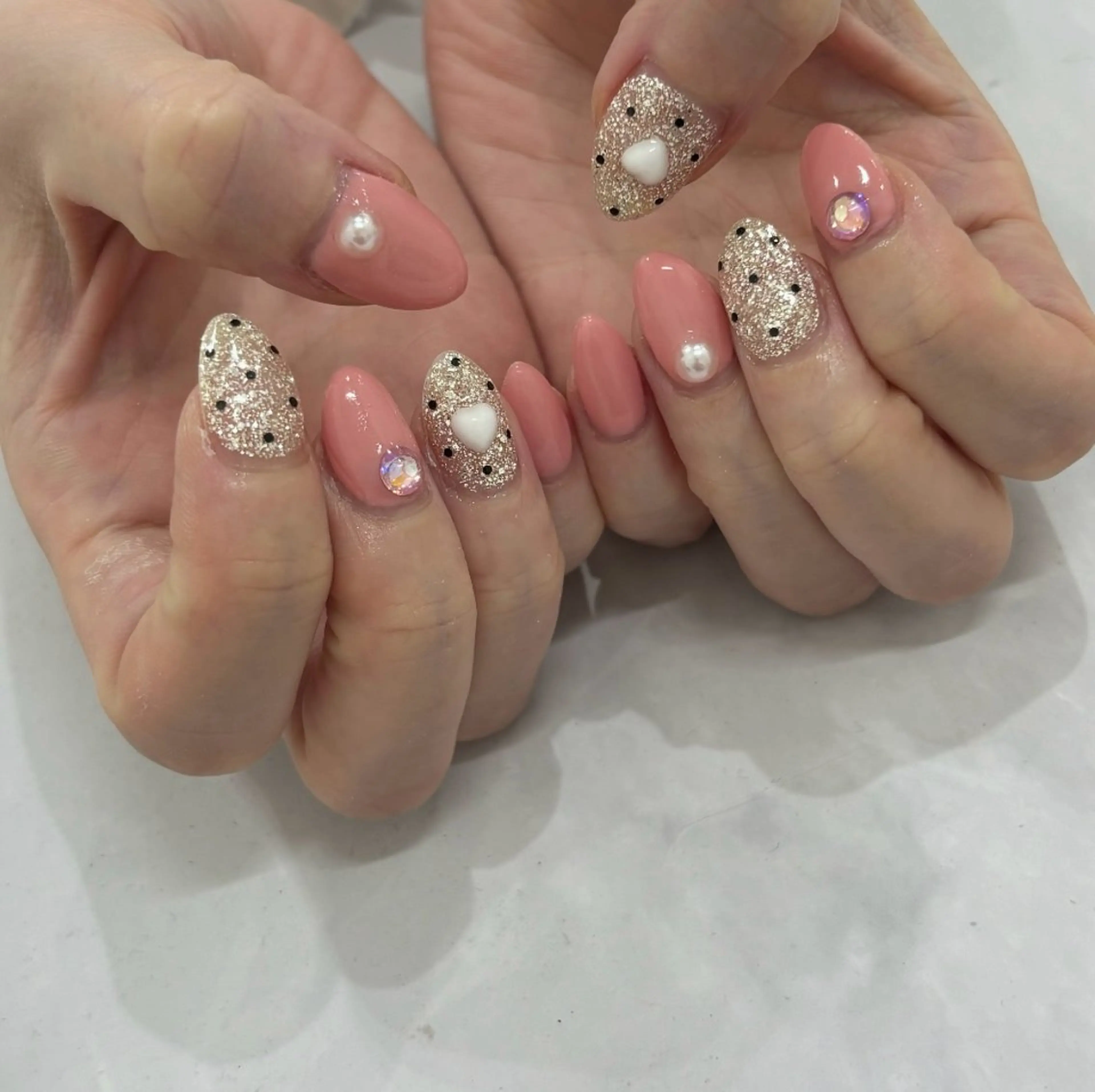 ネイル アートネイル ドット ＿white所属・_white 上本町のネイルデザイン