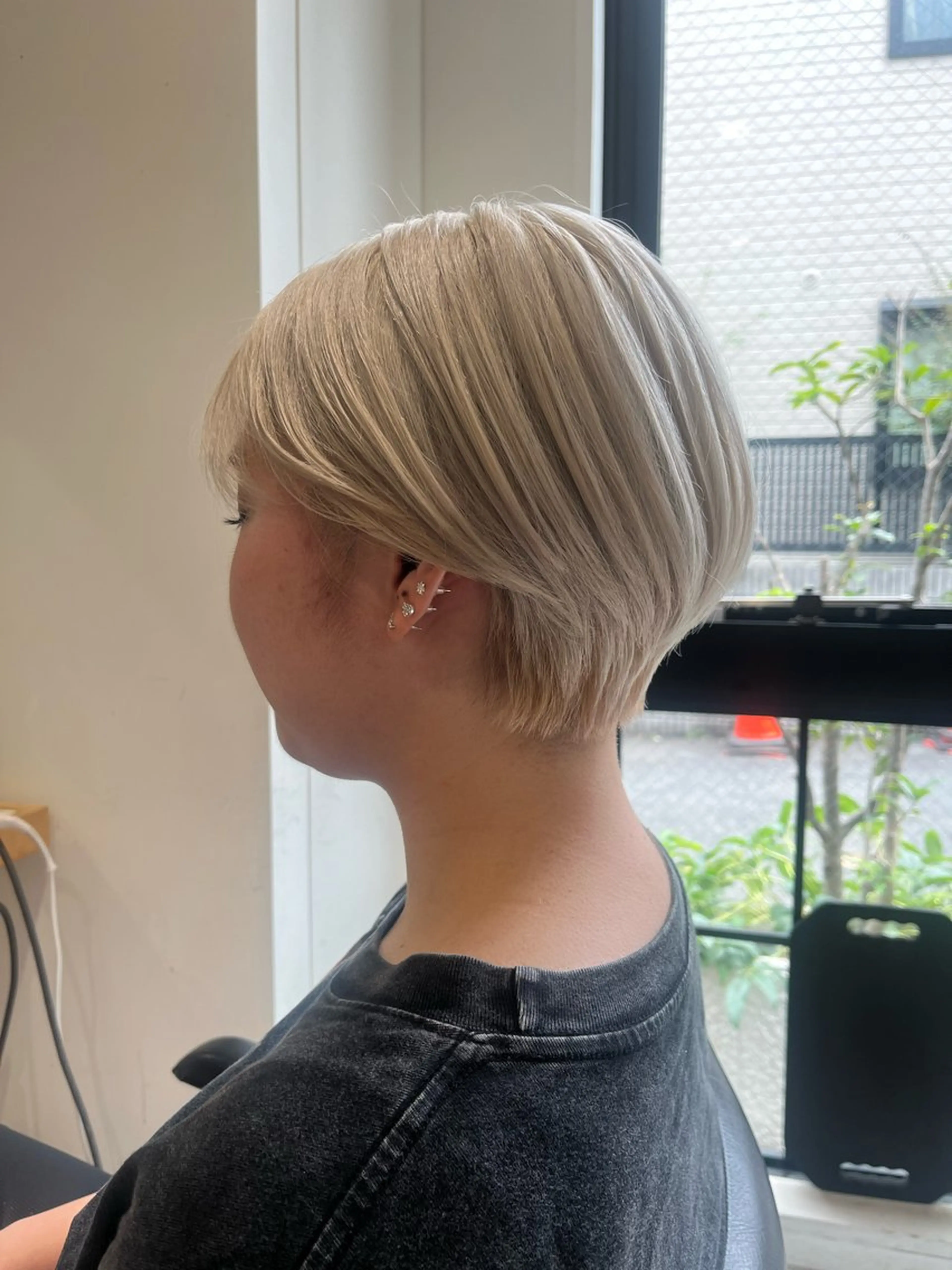 ショート ナミ🩶暗髪/暖色 ❤️/透明感/縮毛のヘアスタイル