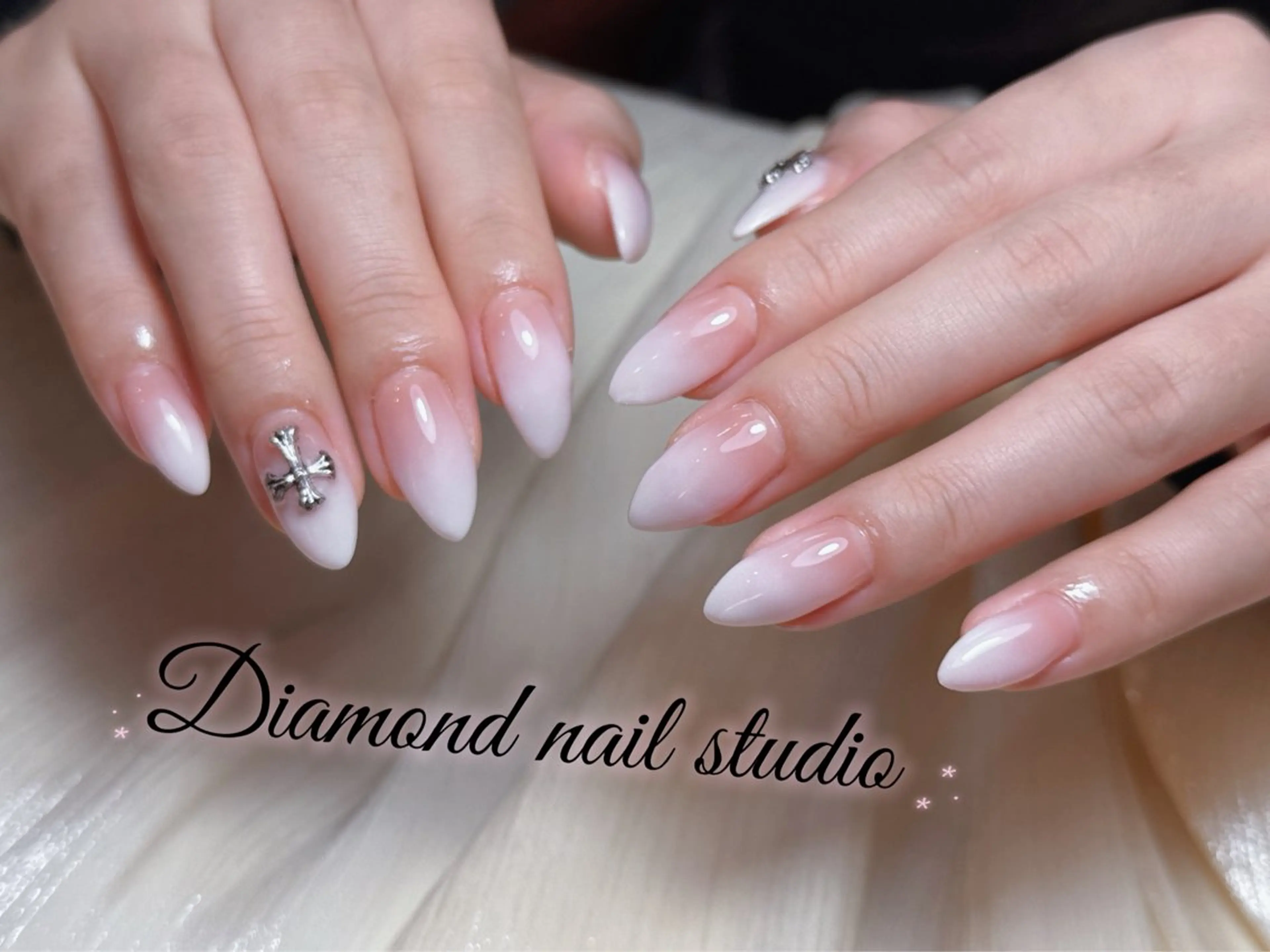 ネイル アートネイル オーロラネイル ガーリー キラキラネイル 韓国ネイル ハンドネイル ハンドケア Asher-Yuki 🍁のネイルデザイン