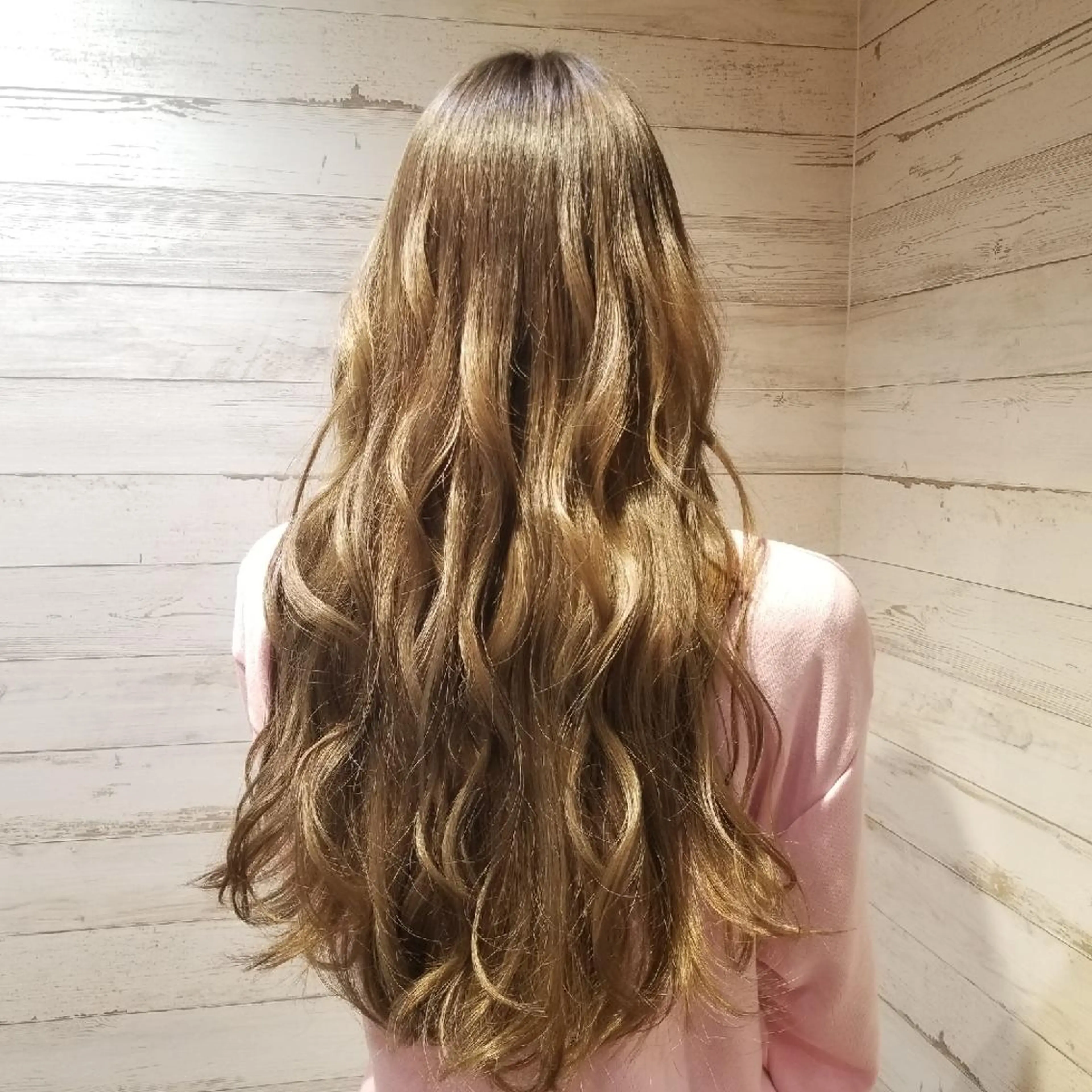 ロング カラー SAKURA (サクラ)のヘアスタイル