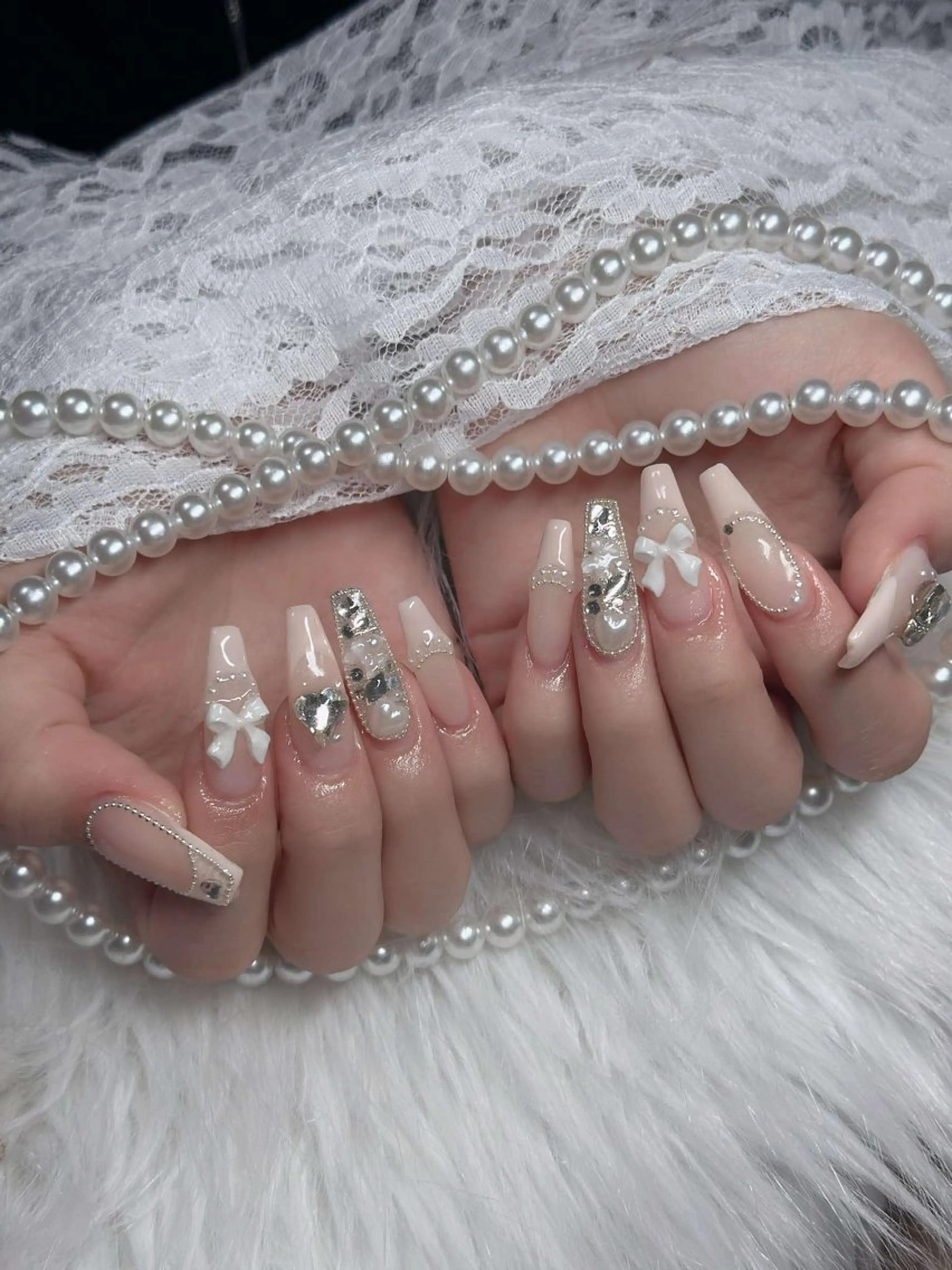 ネイル オーロラネイル フレンチネイル ジェルネイル ハロウィン キラキラネイル ハンドネイル H.baby Nail Salonのネイルデザイン