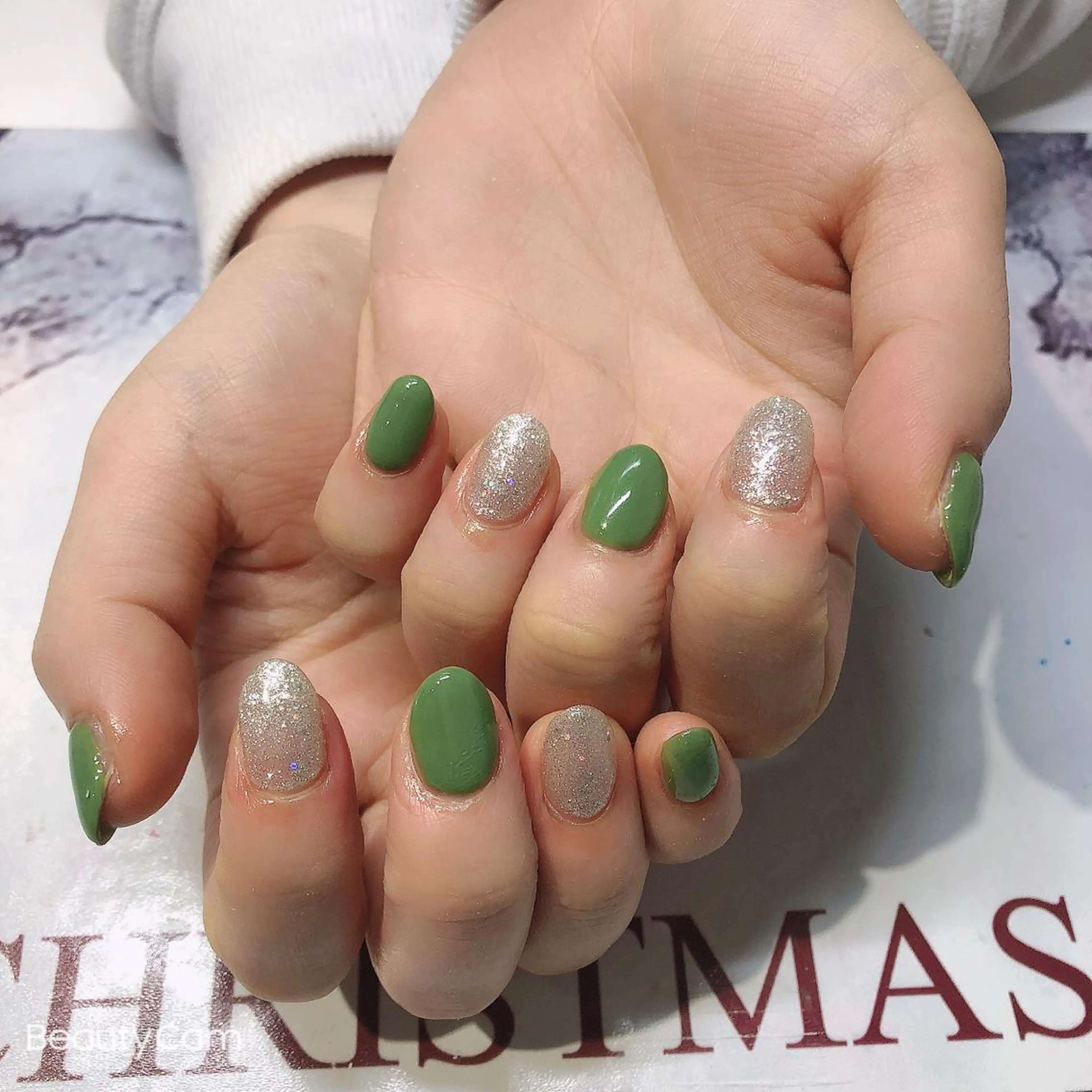 ネイル ガレンドウ 白澤 愛子のネイルデザイン