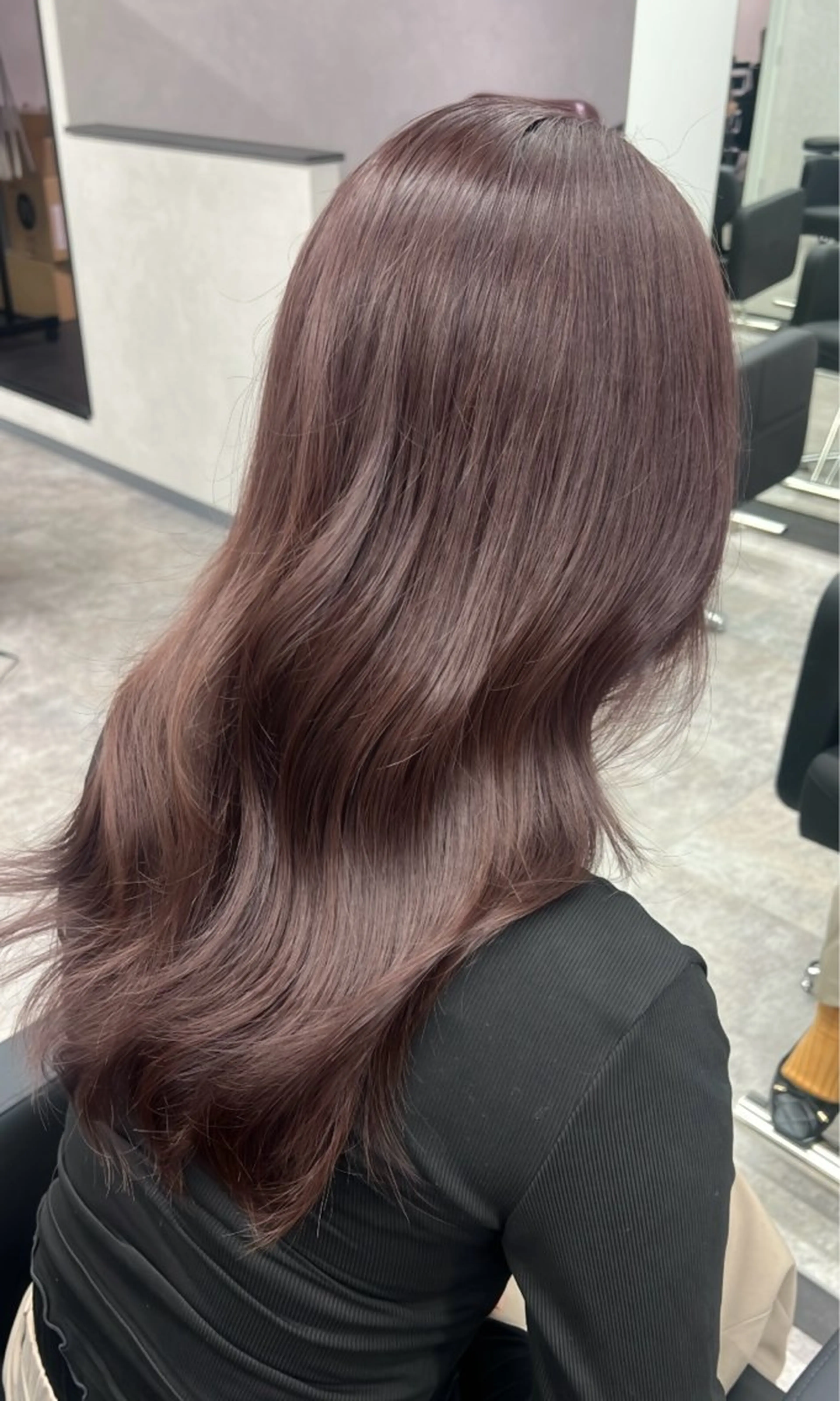 セミロング カラー ブラウンカラー ラベンダーカラー ラベンダーブラウン ，comma momoka🪄のヘアスタイル