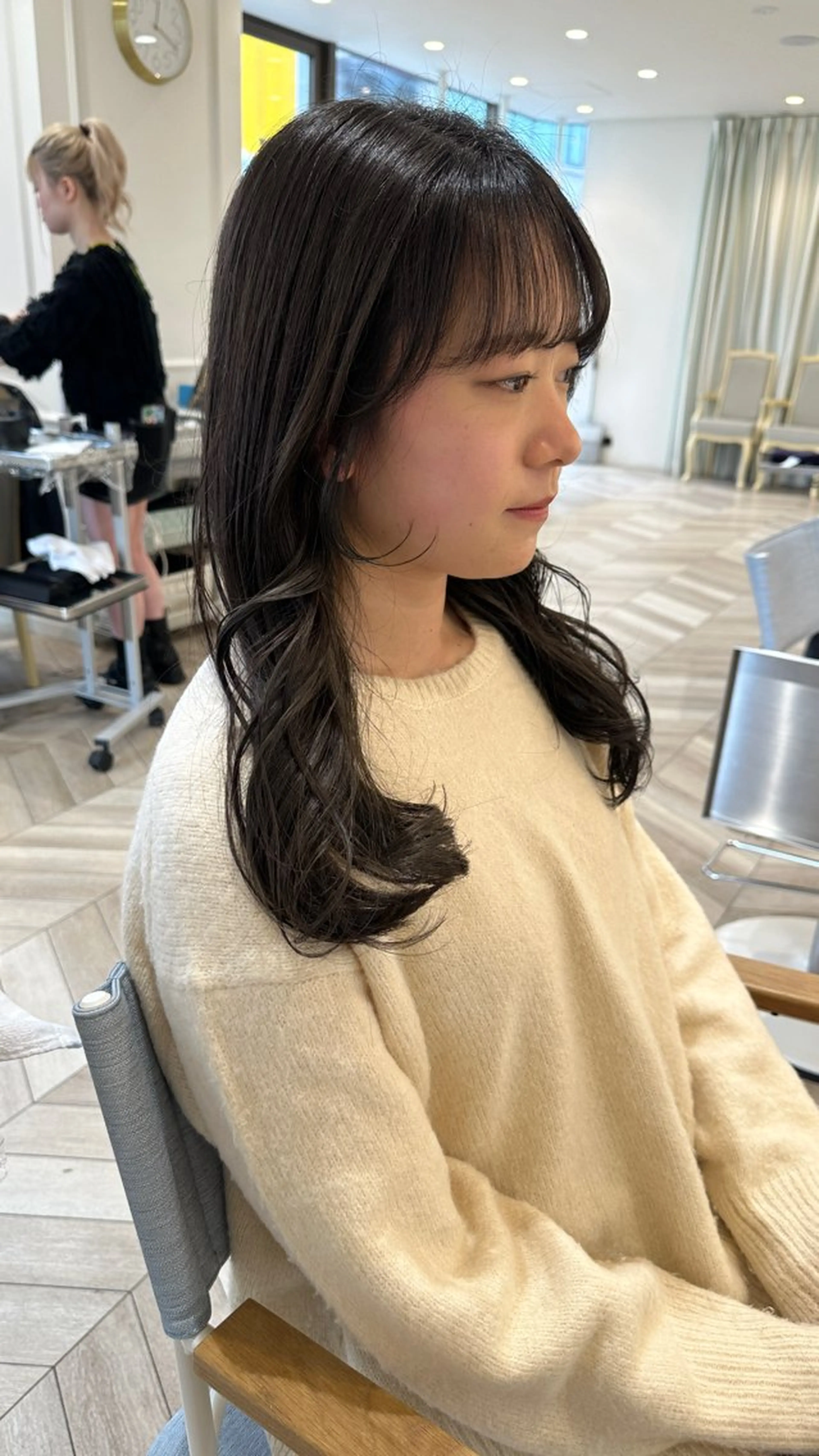 ロング カラー グレージュ オリーブグレージュ オリーブグレー ヘアカラー トリートメント 小顔レイヤー/ ベージュ🤍Rieのヘアスタイル