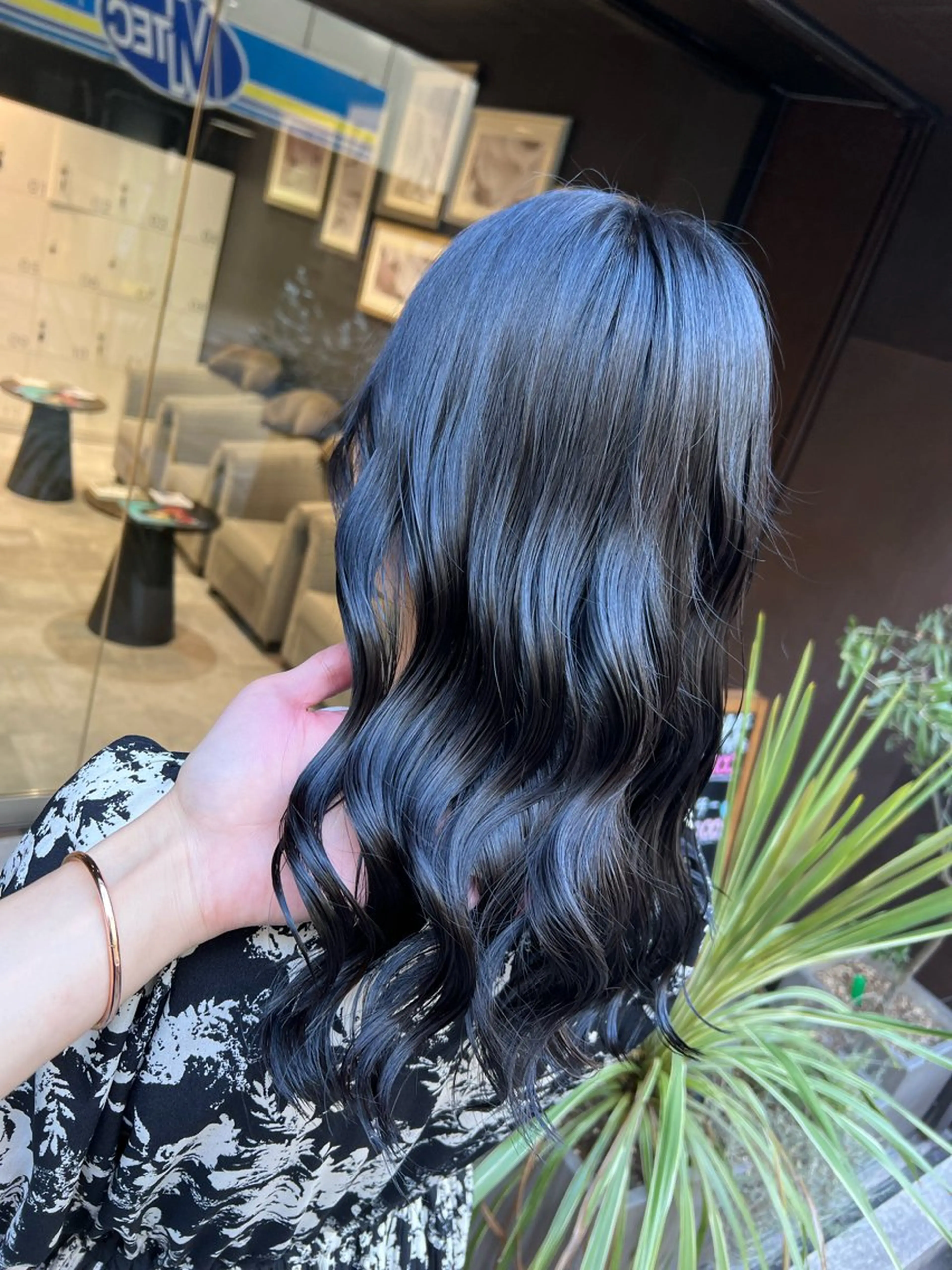 セミロング カラー 透明感カラー ヘアカラー トリートメント 美髪矯正/髪質改善 /透明感ある艶カラーのヘアスタイル