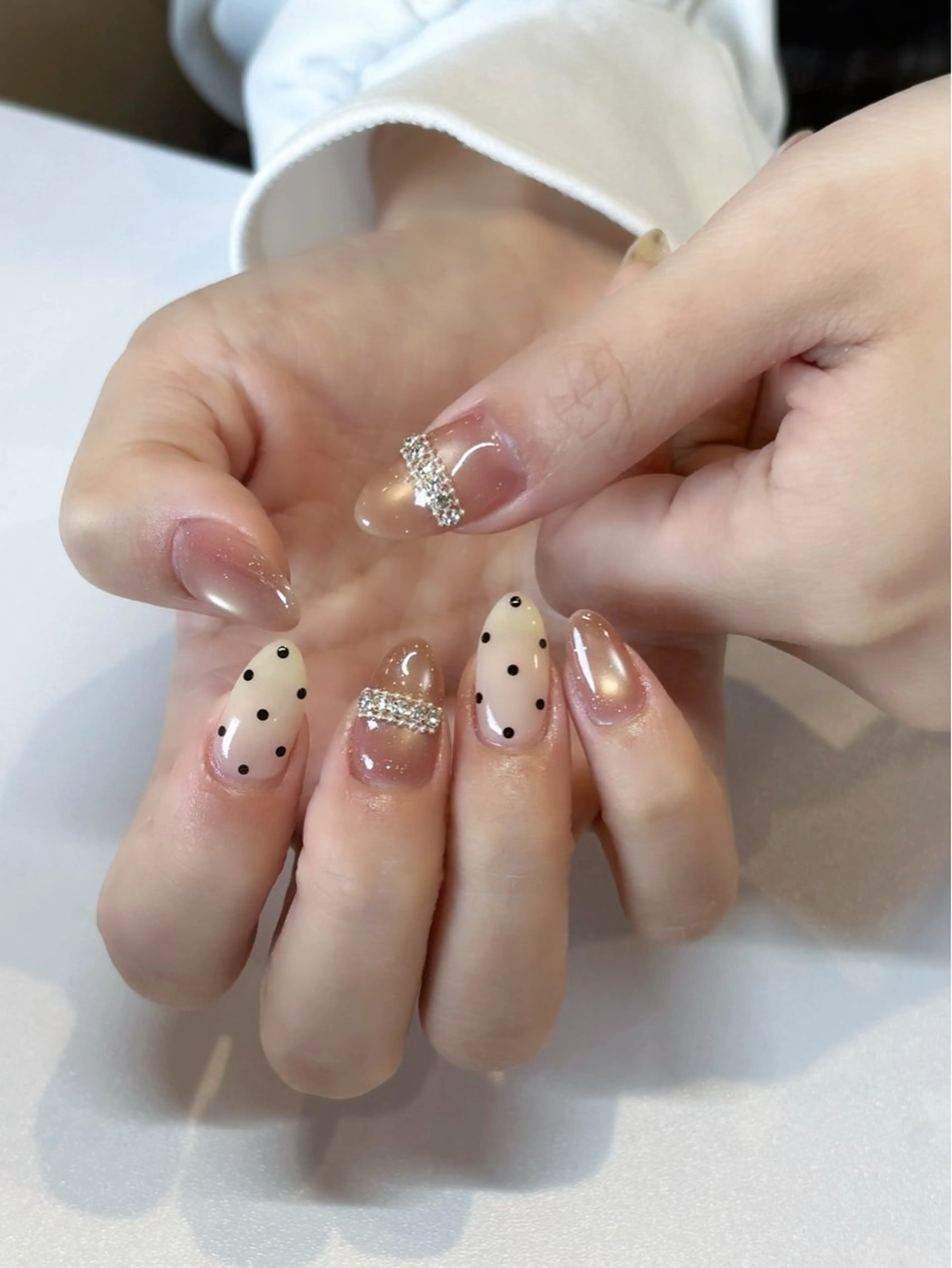 ネイル ハンドネイル KARIN🦢 韓国⌇ワンホンネイルのネイルデザイン