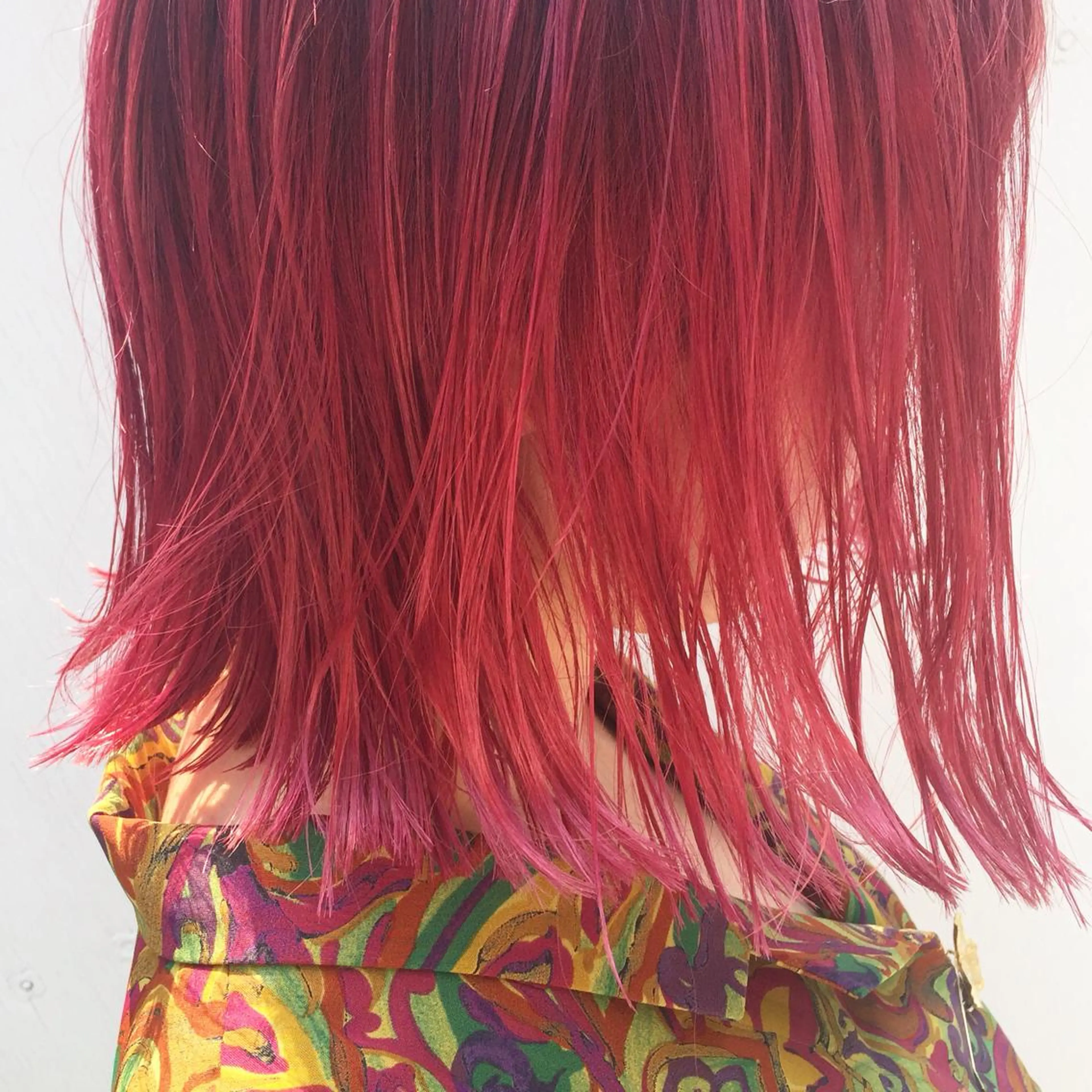 ショート カラー ブリーチ ピンクカラー カット ヘアカラー トリートメント ニシオカ タクヤのヘアスタイル