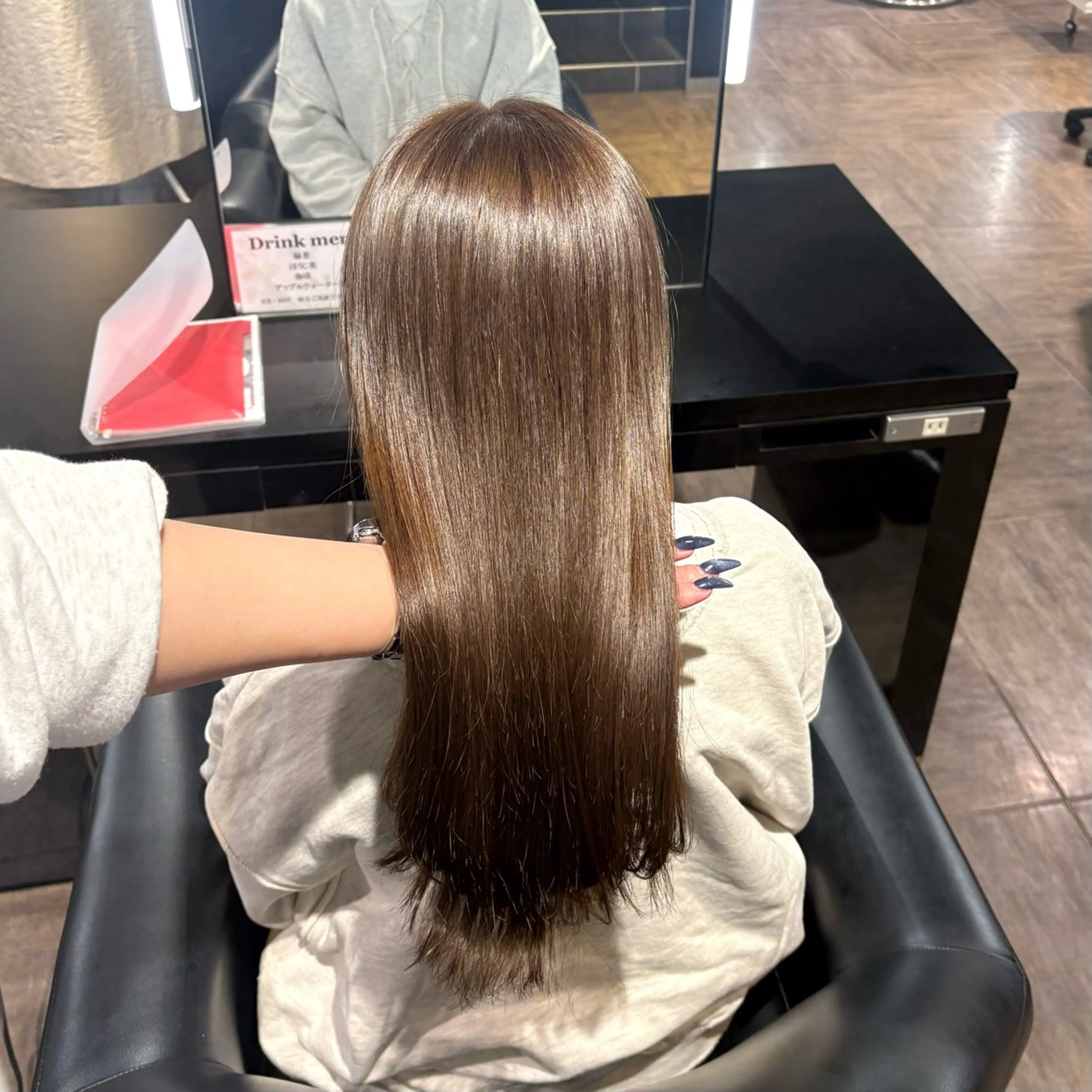 ロング カラー ベージュカラー ブリーチ ダブルカラー ミルクティーベージュ ブリーチなしカラー カット ヘアカラー トリートメント 🖤大人可愛い⌇ 𝐑 𝐈 𝐎🖤のヘアスタイル