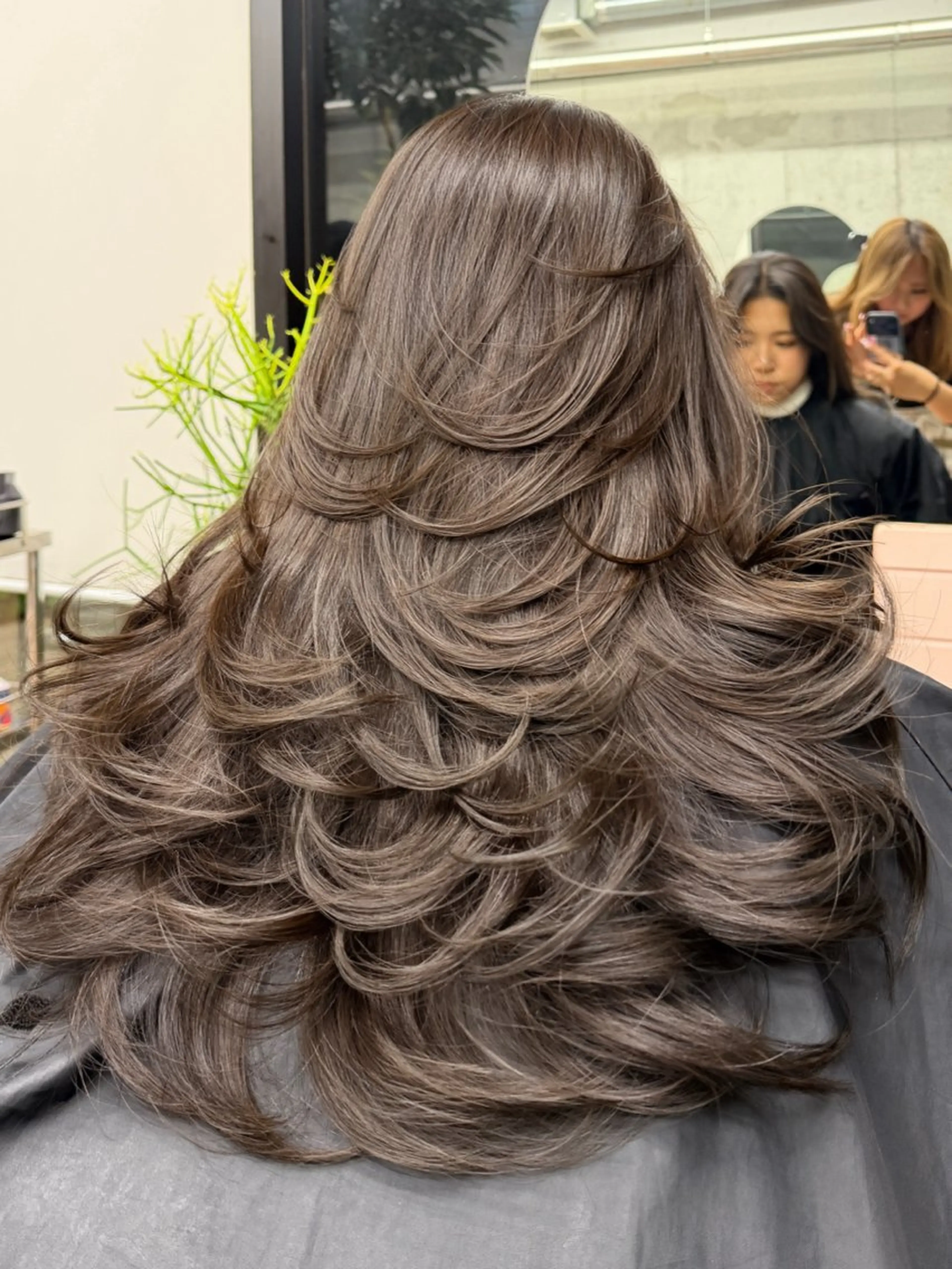 ロング ロングレイヤー ハイレイヤー レイヤーカット ロング 小顔カット カット ヘアカラー Miho/海外レイヤ ー/縮毛矯正のヘアスタイル