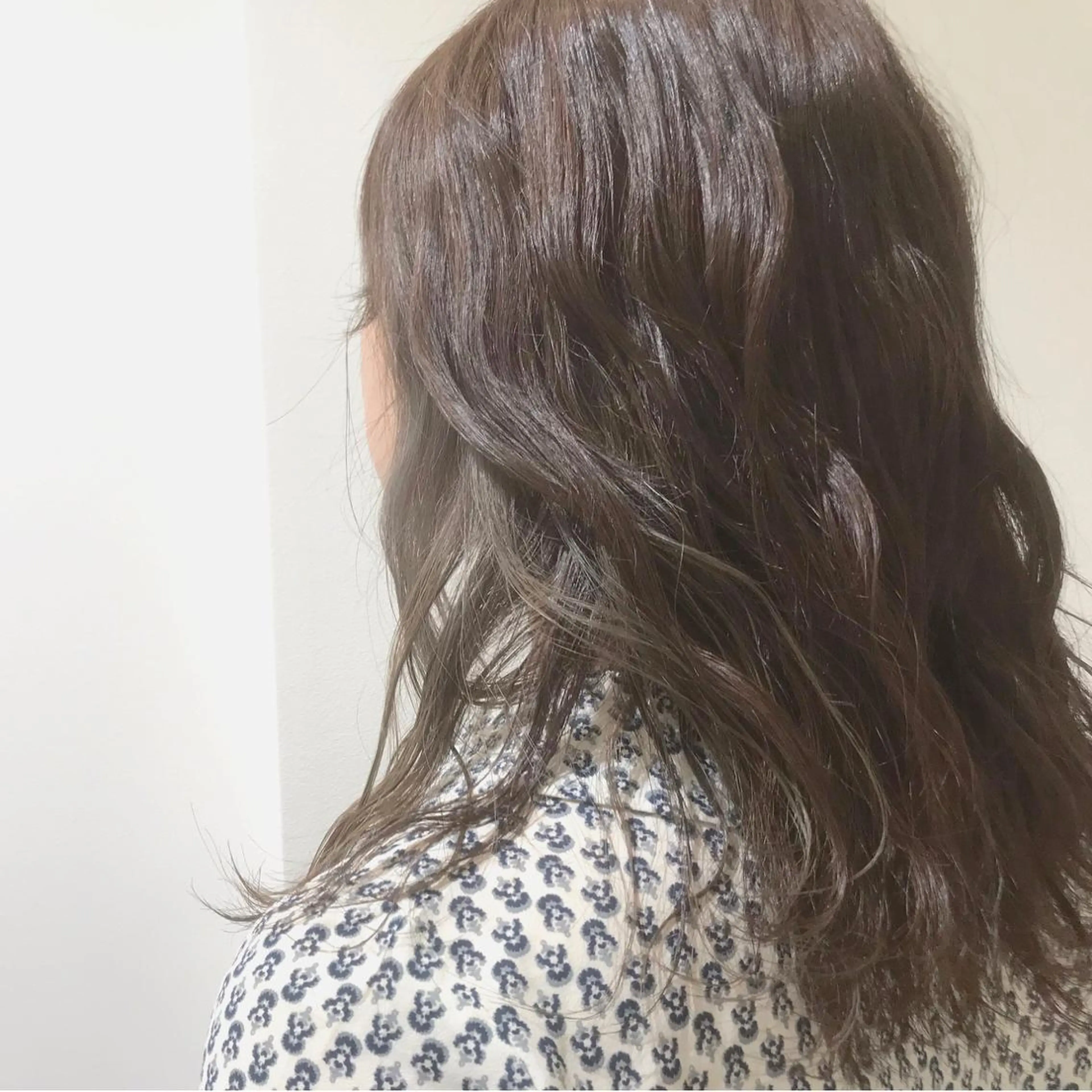 セミロング カラー cher. 新井瑞希のヘアスタイル