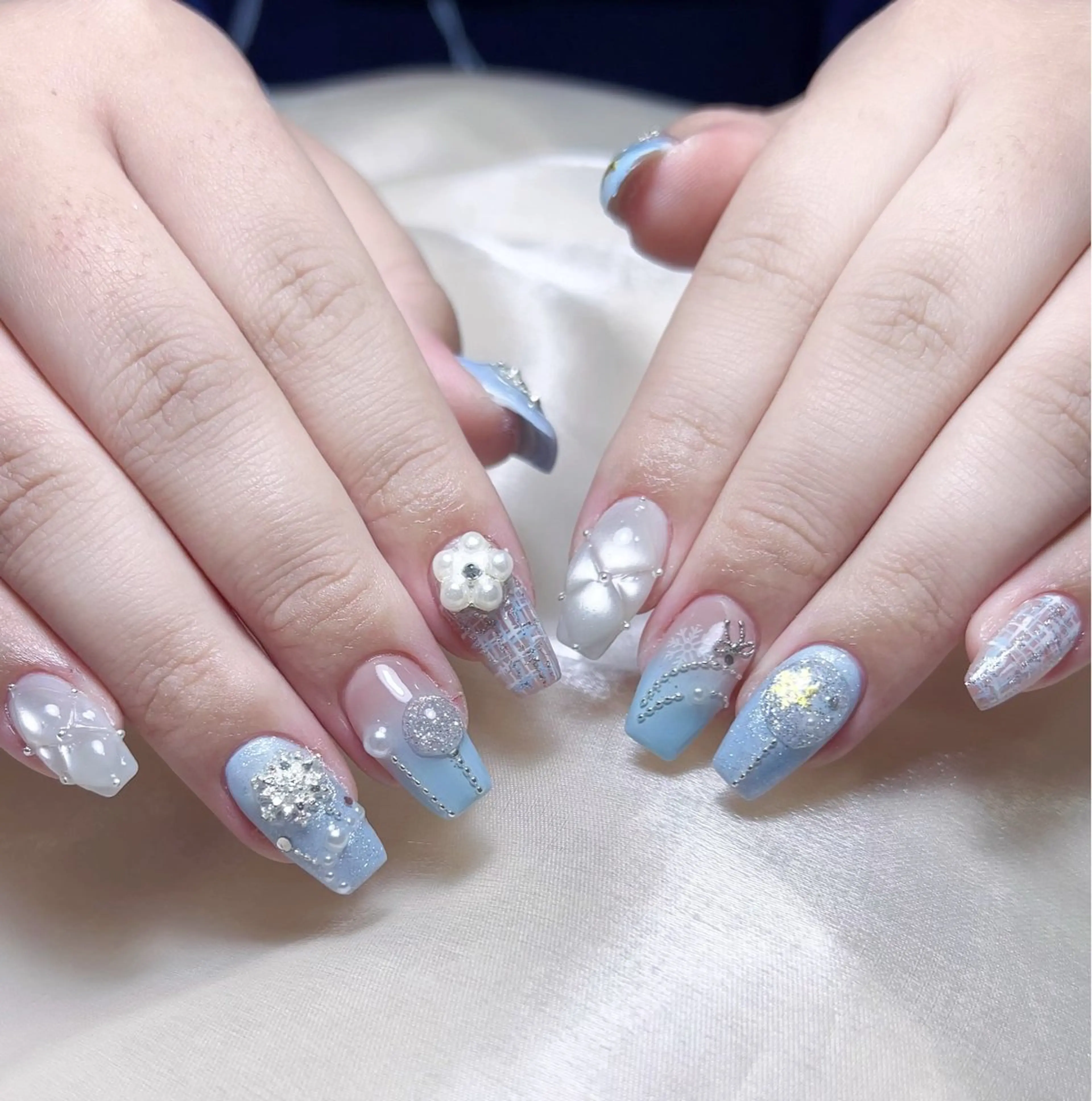 メンズ ネイル メンズ韓国風 アートネイル オーロラネイル ガーリー キラキラネイル Nail salon 木にいるのネイルデザイン