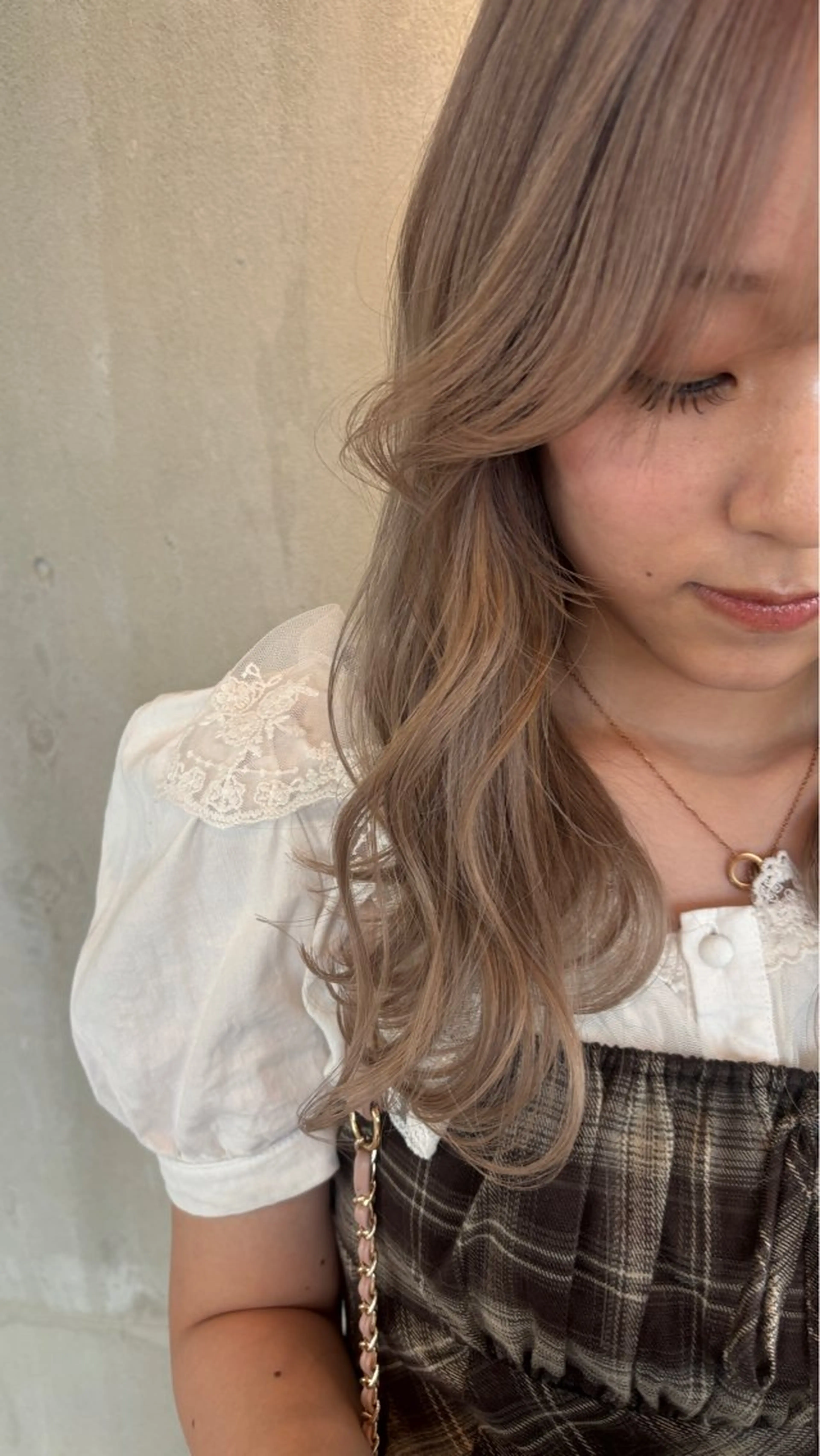 ロング ヘアカラー 小木曽 里華のヘアスタイル