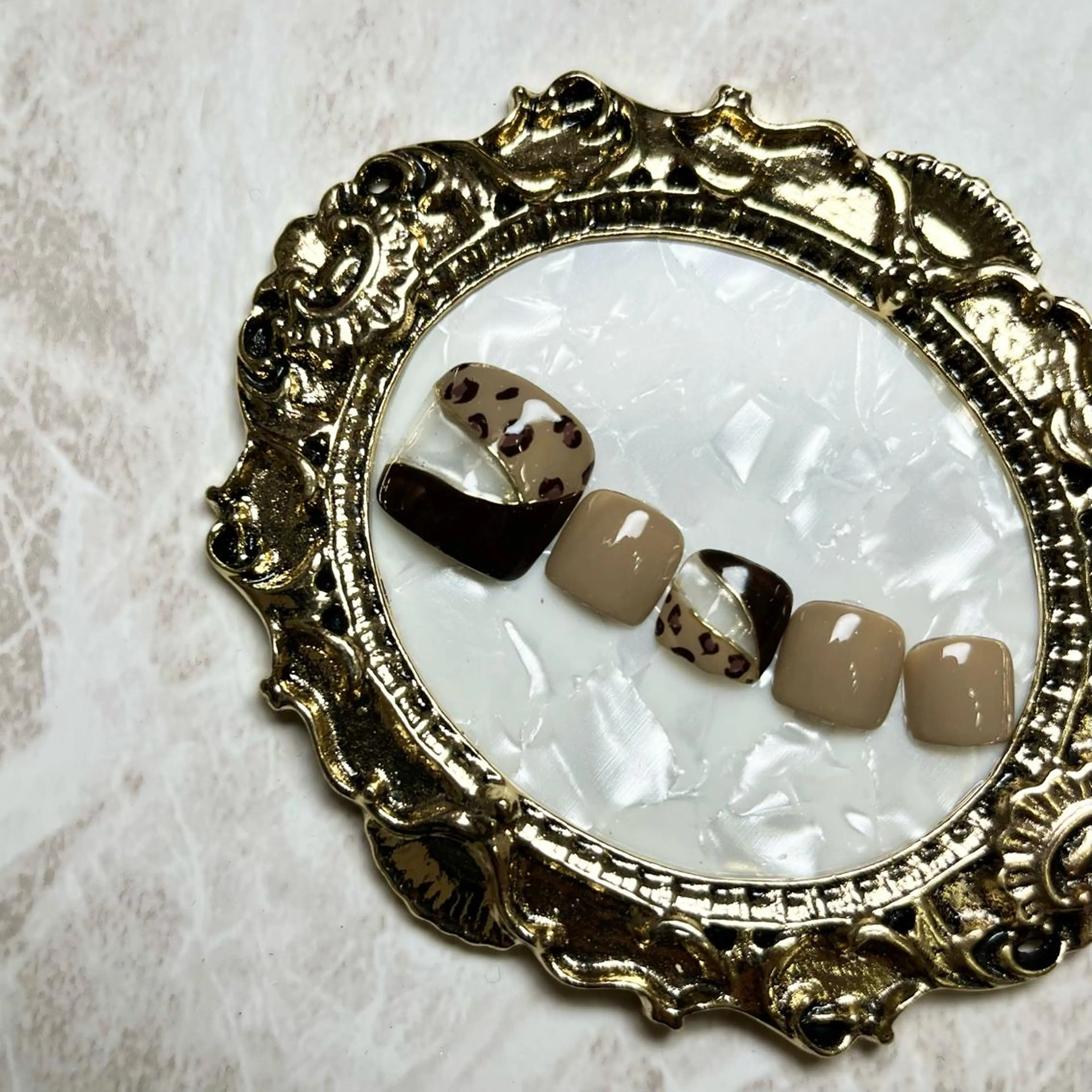 ネイル フットネイル フレンチネイル ジェルネイル ラメ(グリッター) ラメグラデーション NEO Beauty Salon所属・𝐍𝐄𝐎 𝐉𝐔𝐑𝐈のネイルデザイン