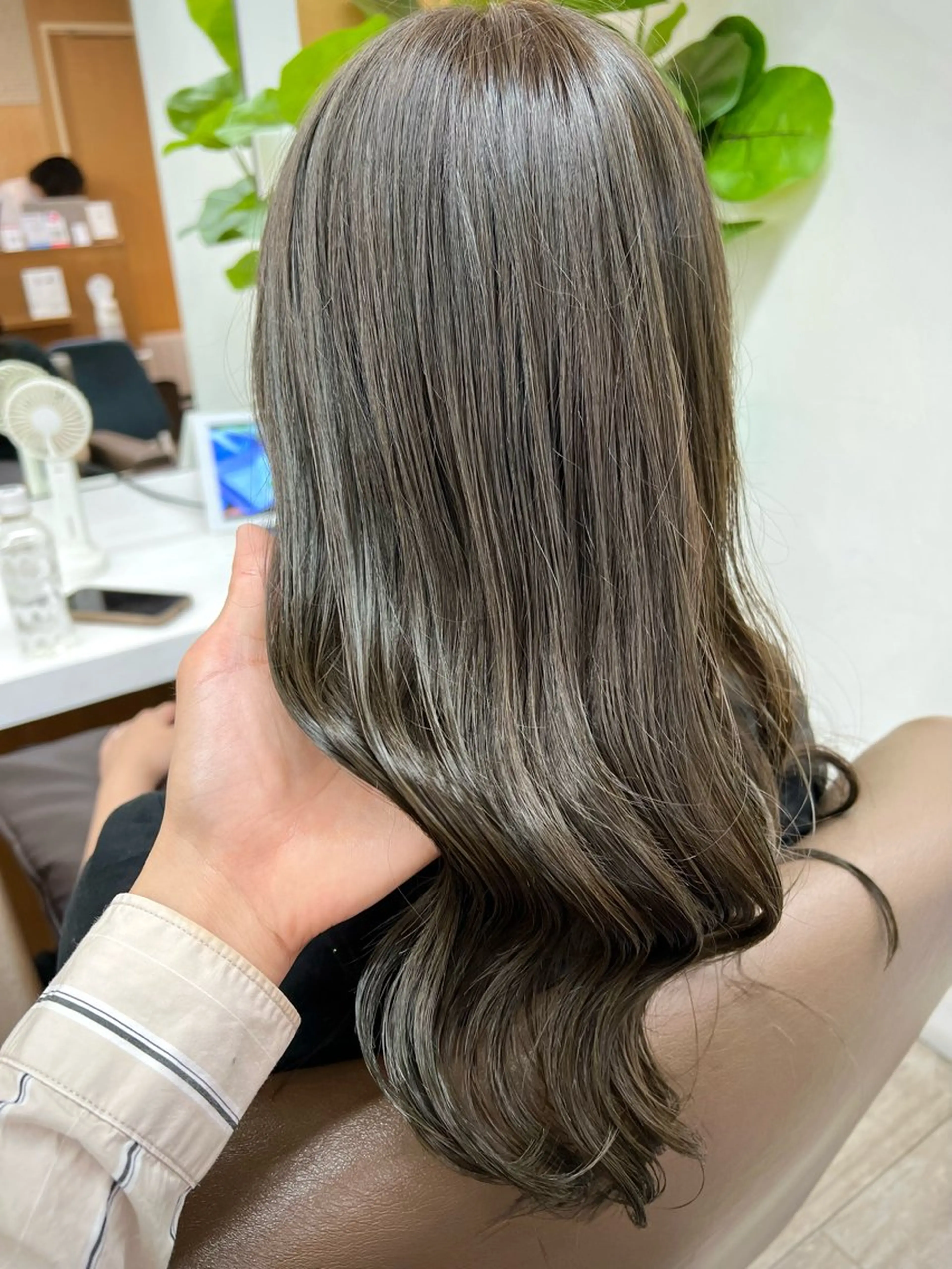 セミロング カラー ベージュカラー オリーブベージュ 透明感カラー/ イルミナカラーヒロキのヘアスタイル