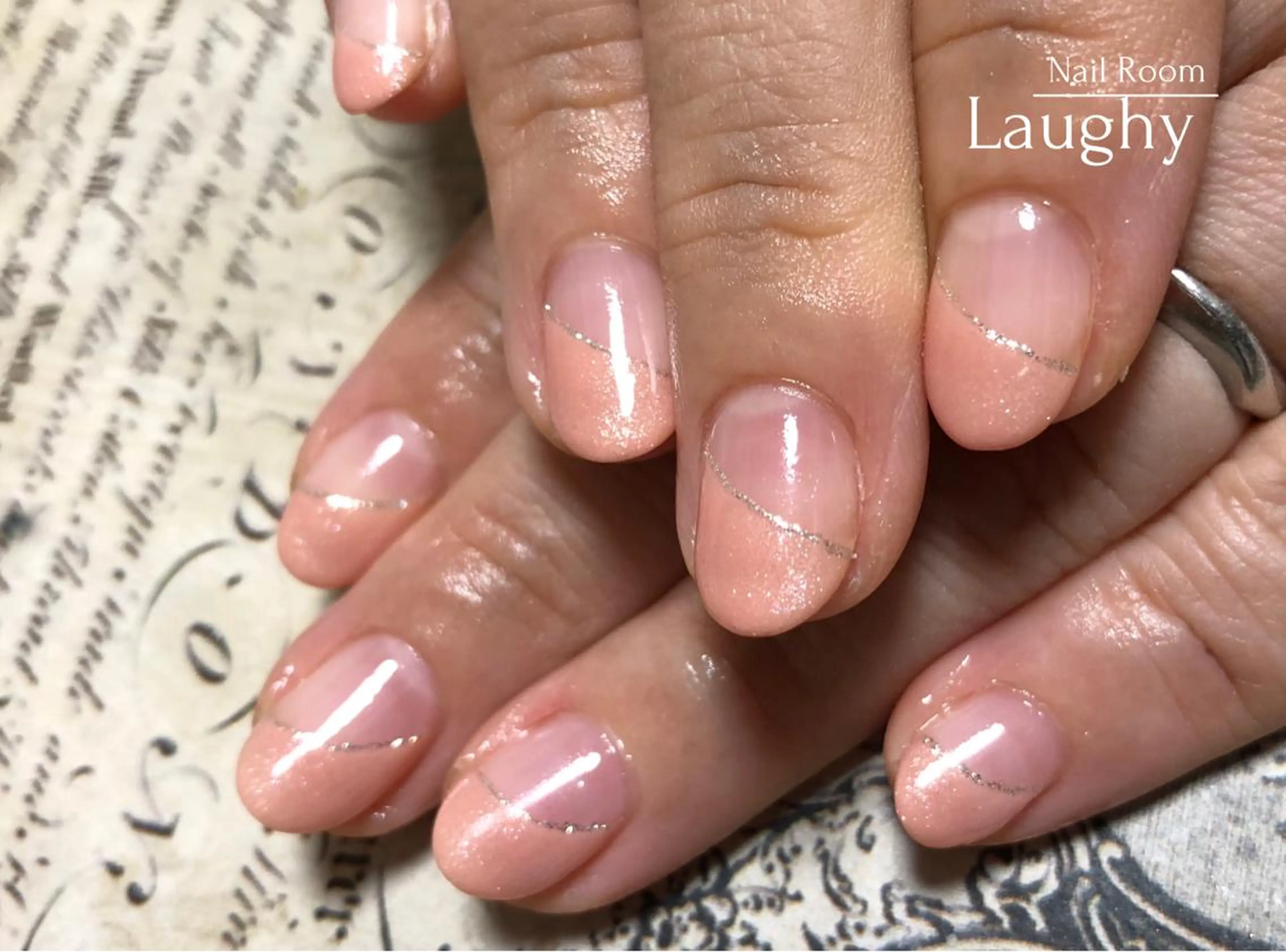 ネイル フレンチネイル ラメ(グリッター) 斜めフレンチ ピンク シルバー Nail Room Laughyのネイルデザイン