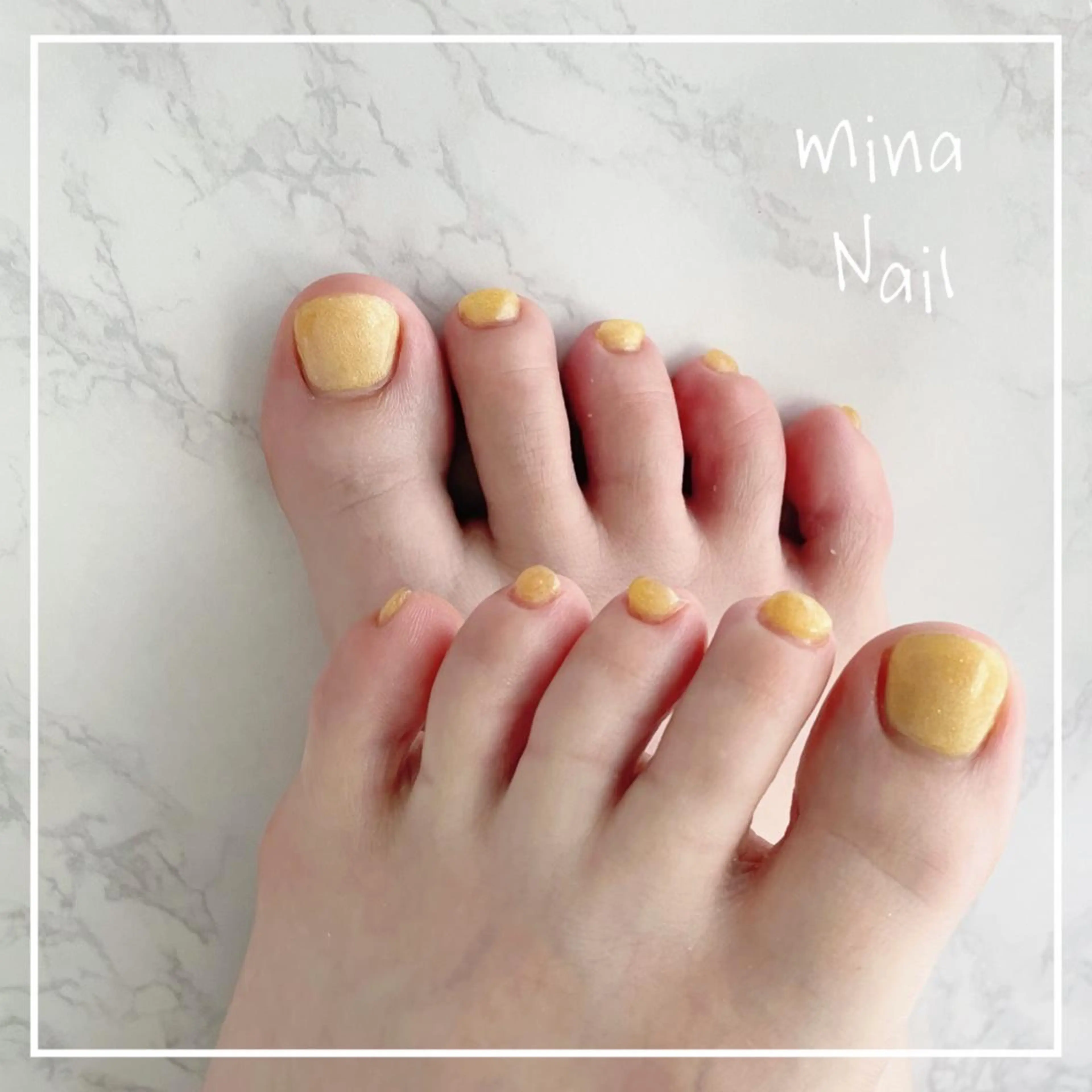 ネイル フットネイル ワンカラーネイル 黄色 mina Nailのネイルデザイン
