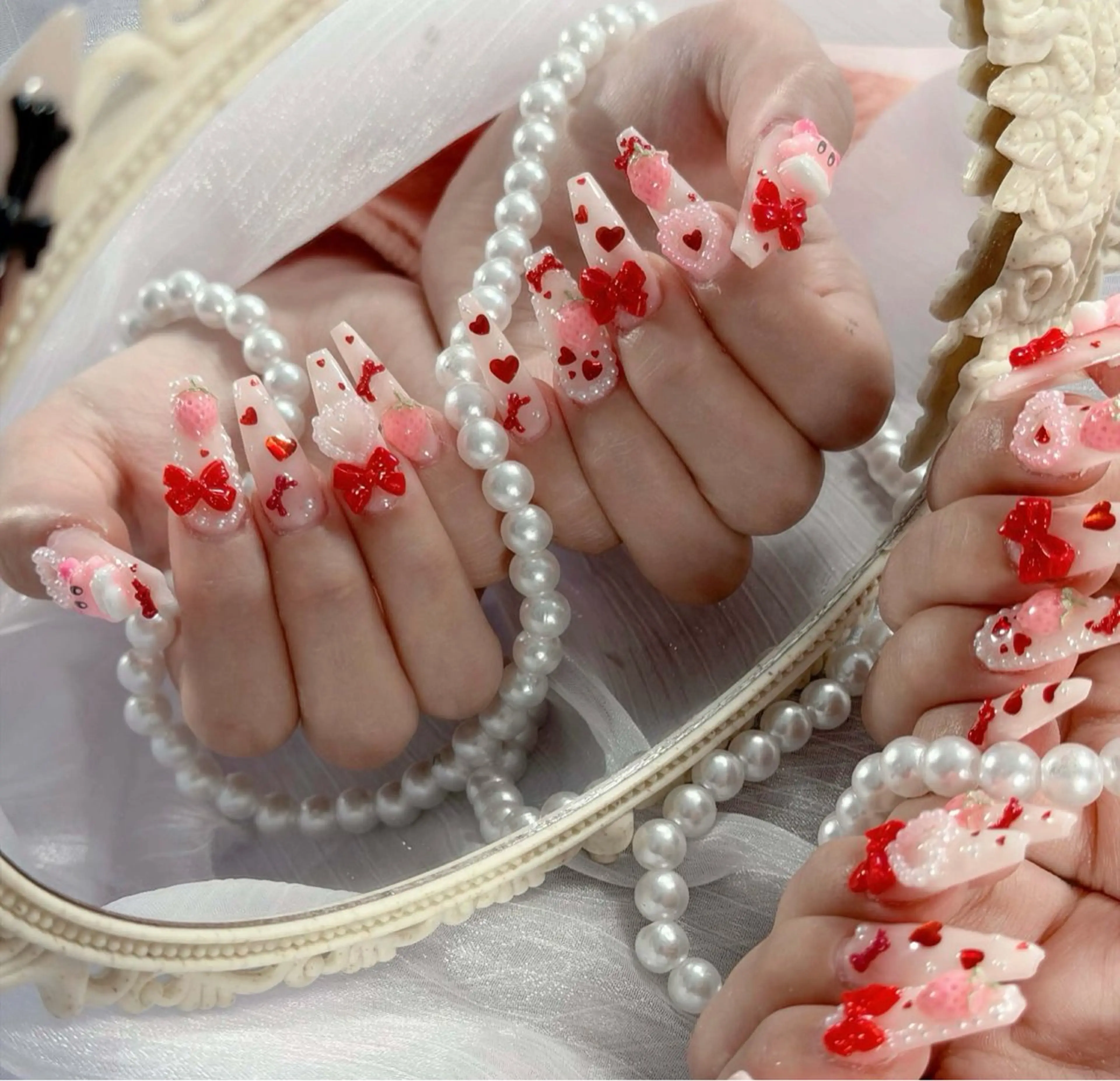 ネイル オーロラネイル ブラウン フラッシュネイル フラワーネイル ホログラムネイル ハンドネイル Amee Nail Salonのネイルデザイン