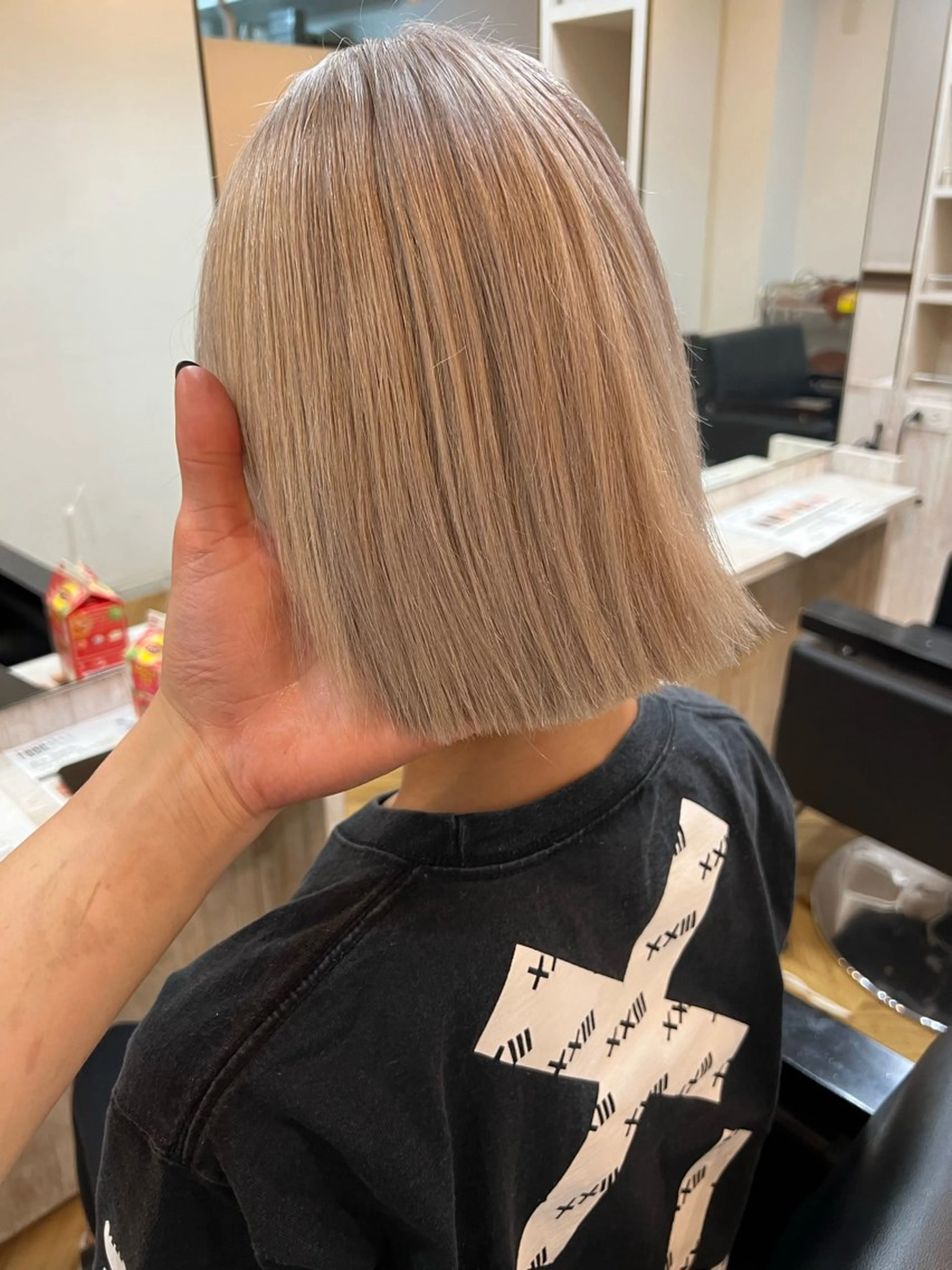 ショート カラー ヘアカラー トリートメント ブリーチ特化 梅田本多翔のヘアスタイル