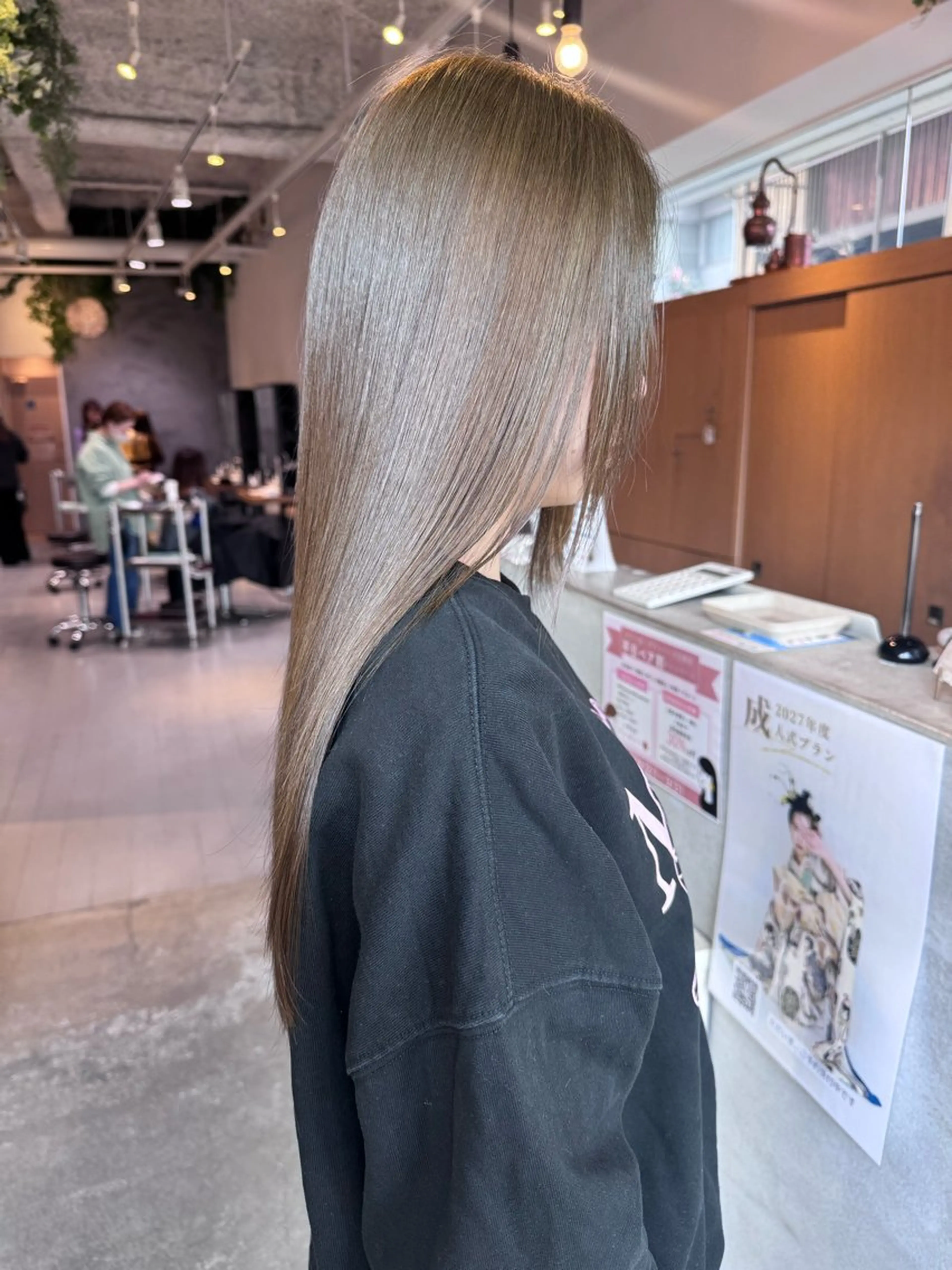 カラー ブリーチ ダブルカラー ブリーチなしカラー ウラベヨシカ 似合わせカットカラーのヘアスタイル