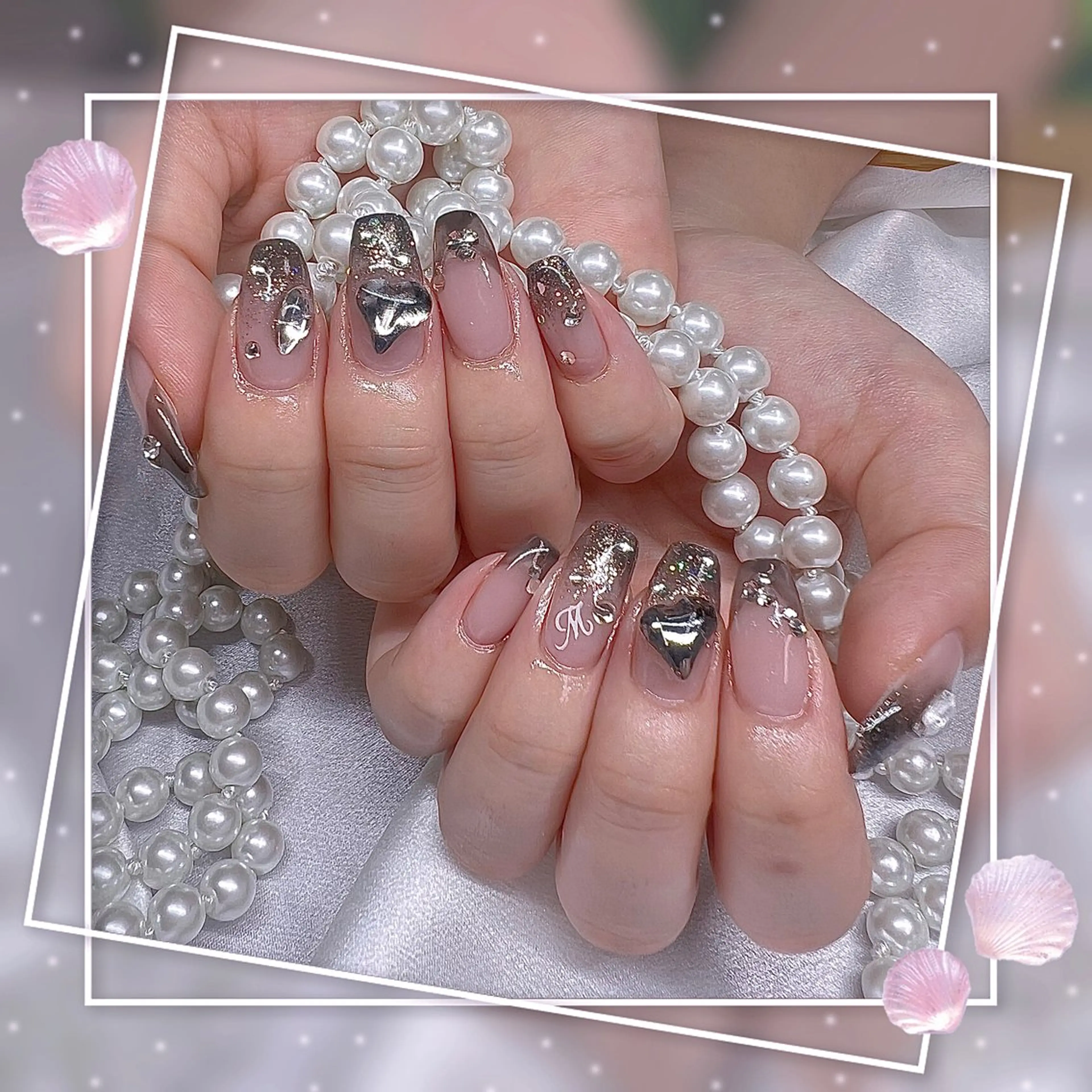 ネイル フレンチネイル グラデーション キラキラネイル 韓国ネイル マグネットネイル ハンドネイル ハンドケア Chill Nailsalonのネイルデザイン