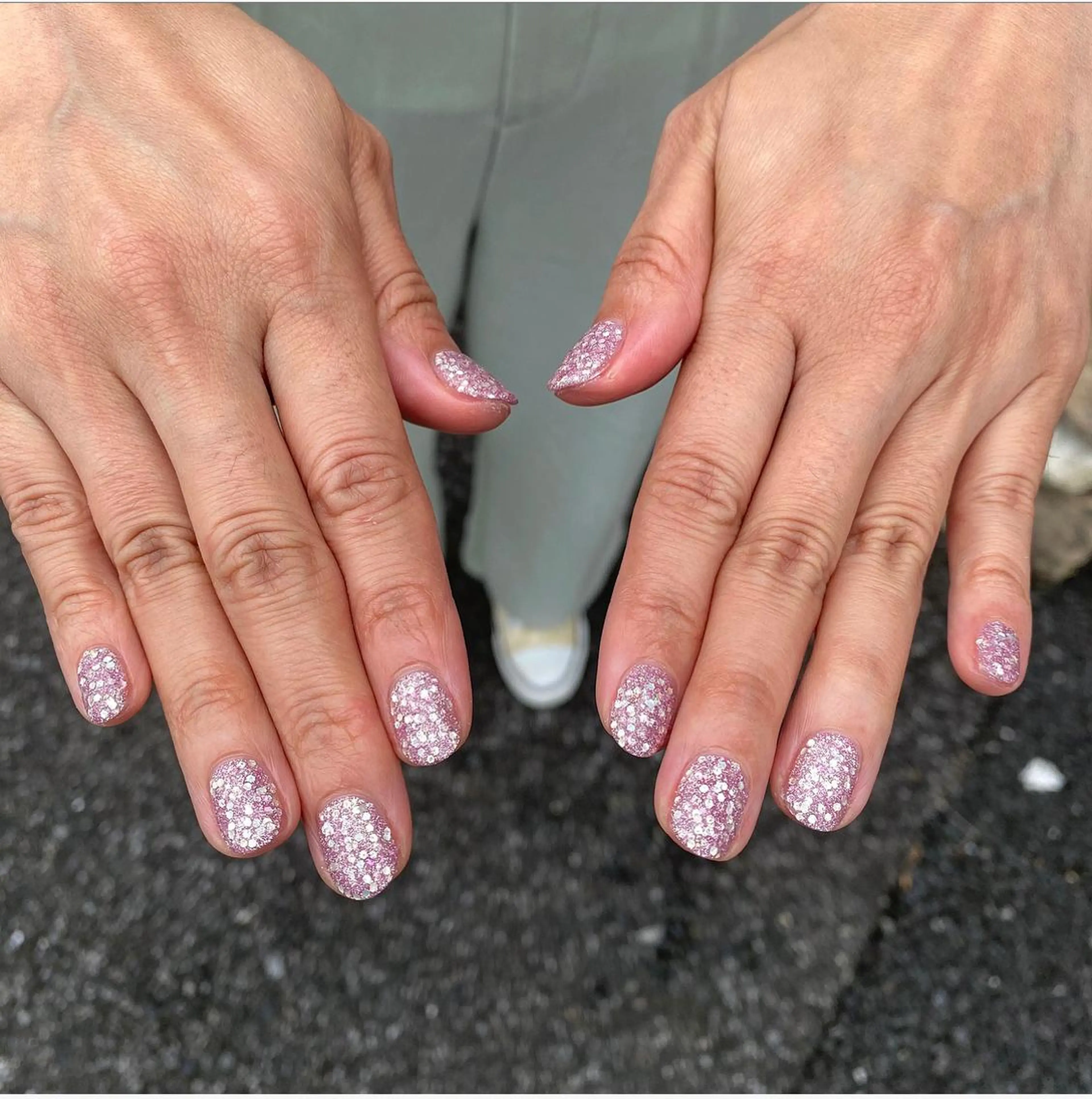 ネイル ラメ(グリッター) シルバー 椎葉 麻里矢のネイルデザイン