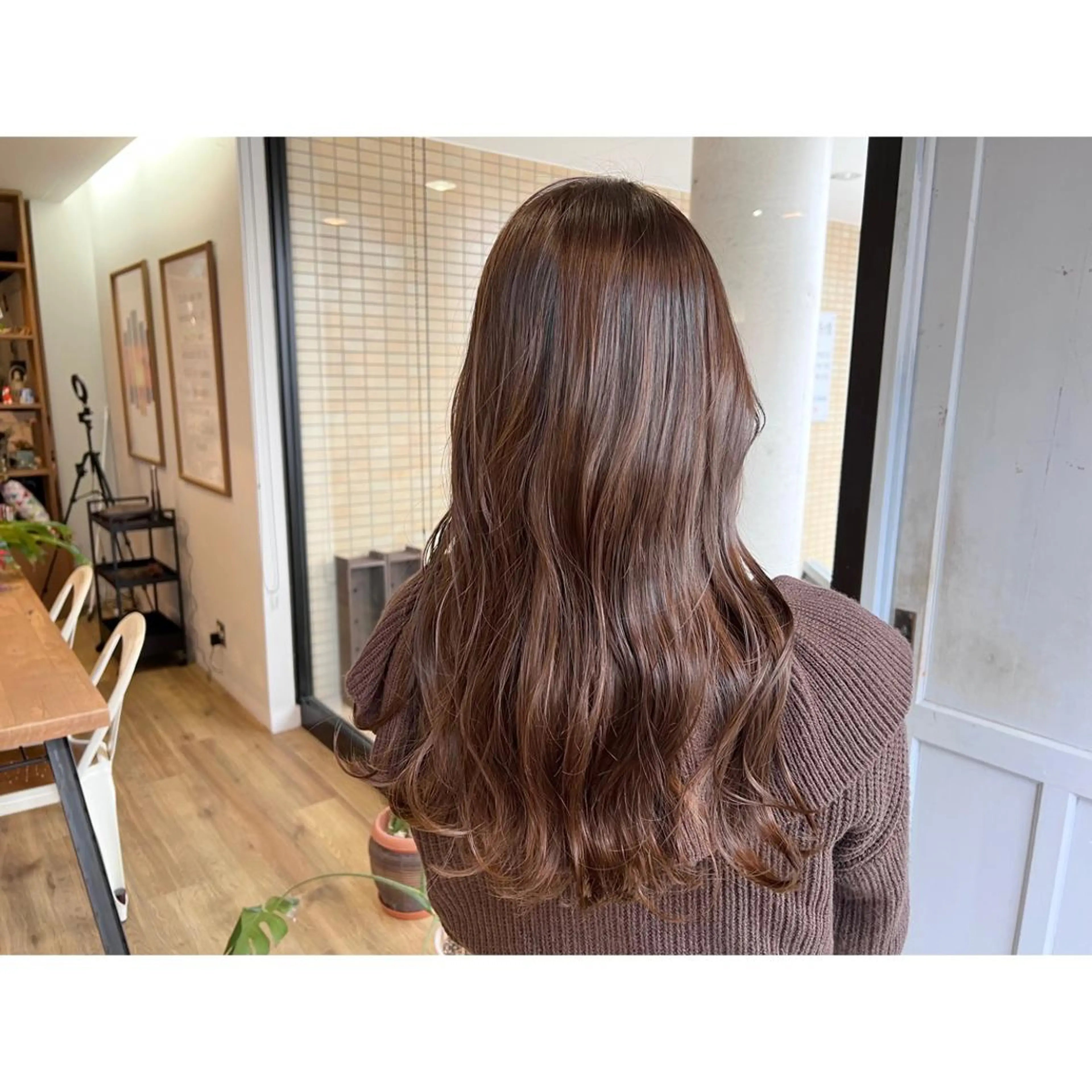 ロング カラー アッシュ ベージュカラー ヘアカラー トリートメント ツキダテ ユイのヘアスタイル