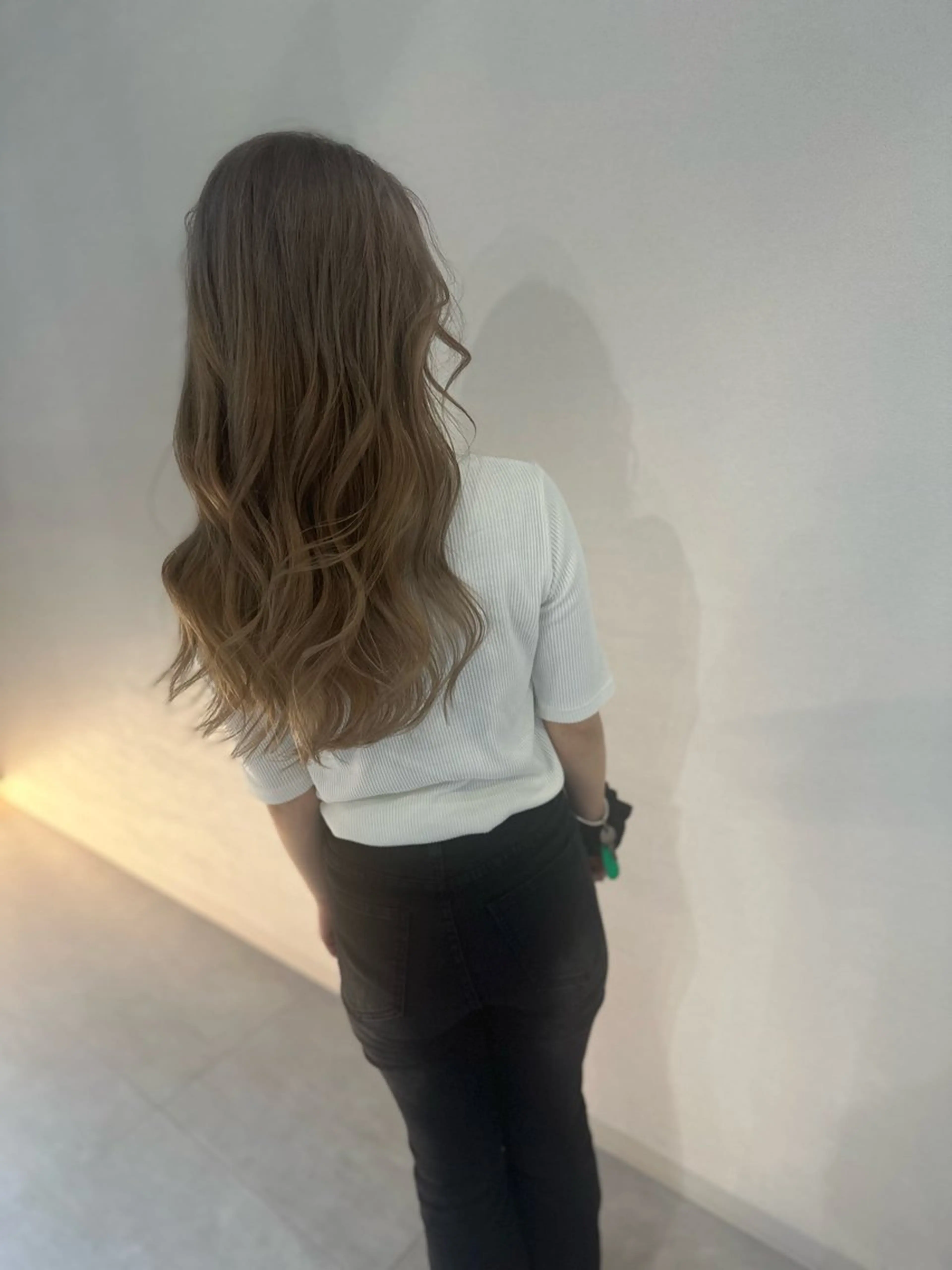 ロング カラー ベージュカラー ブリーチ グレージュ ハイトーンカラー ミルクティーベージュ ハイトーンカラー 特化/悠希のヘアスタイル