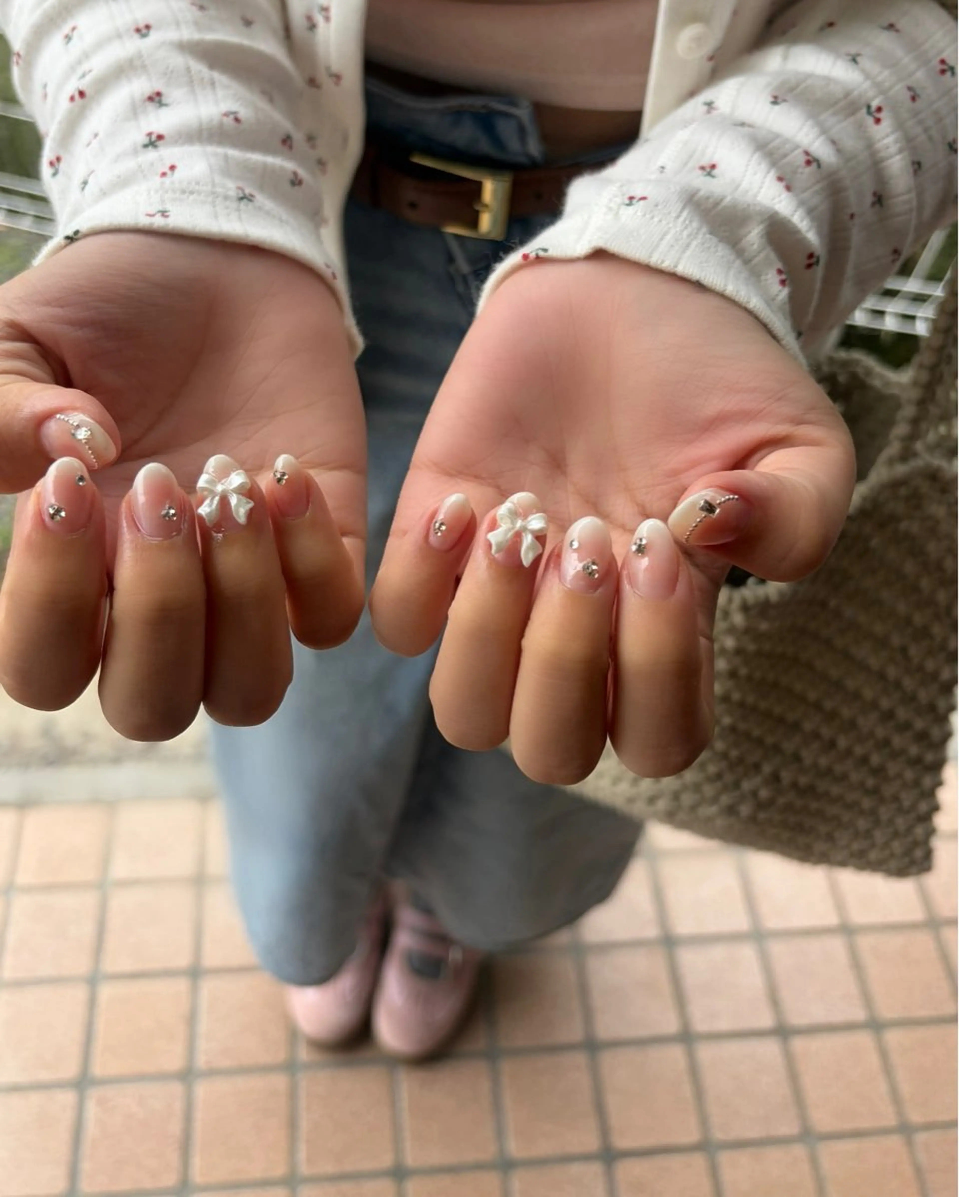 ネイル グラデーション キラキラネイル 持ち込み リボン ハンドネイル gluck sakiのネイルデザイン