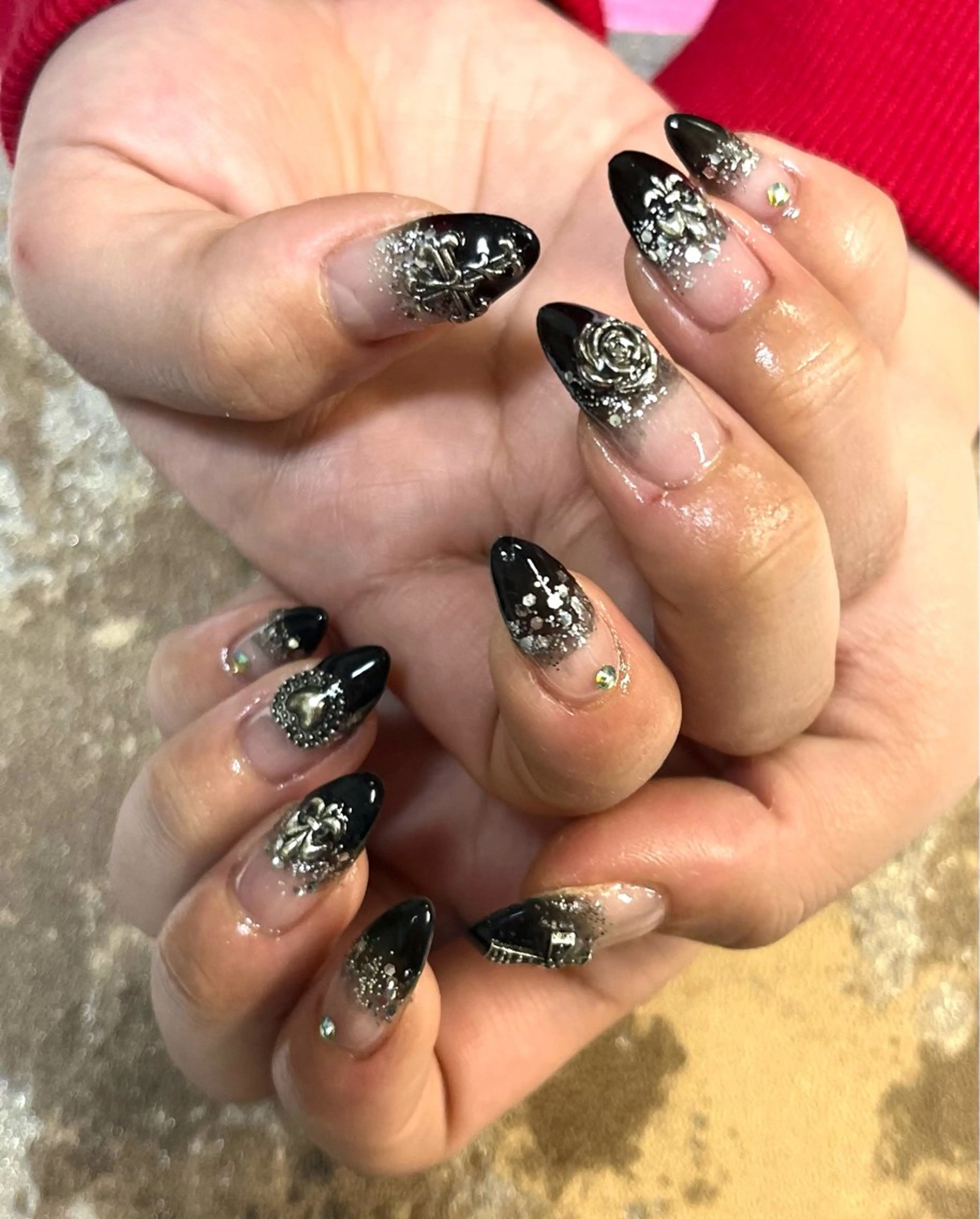 ネイル ジェルネイル ラメ(グリッター) シルバー plaisir所属・plaisir プレジールネイルのネイルデザイン