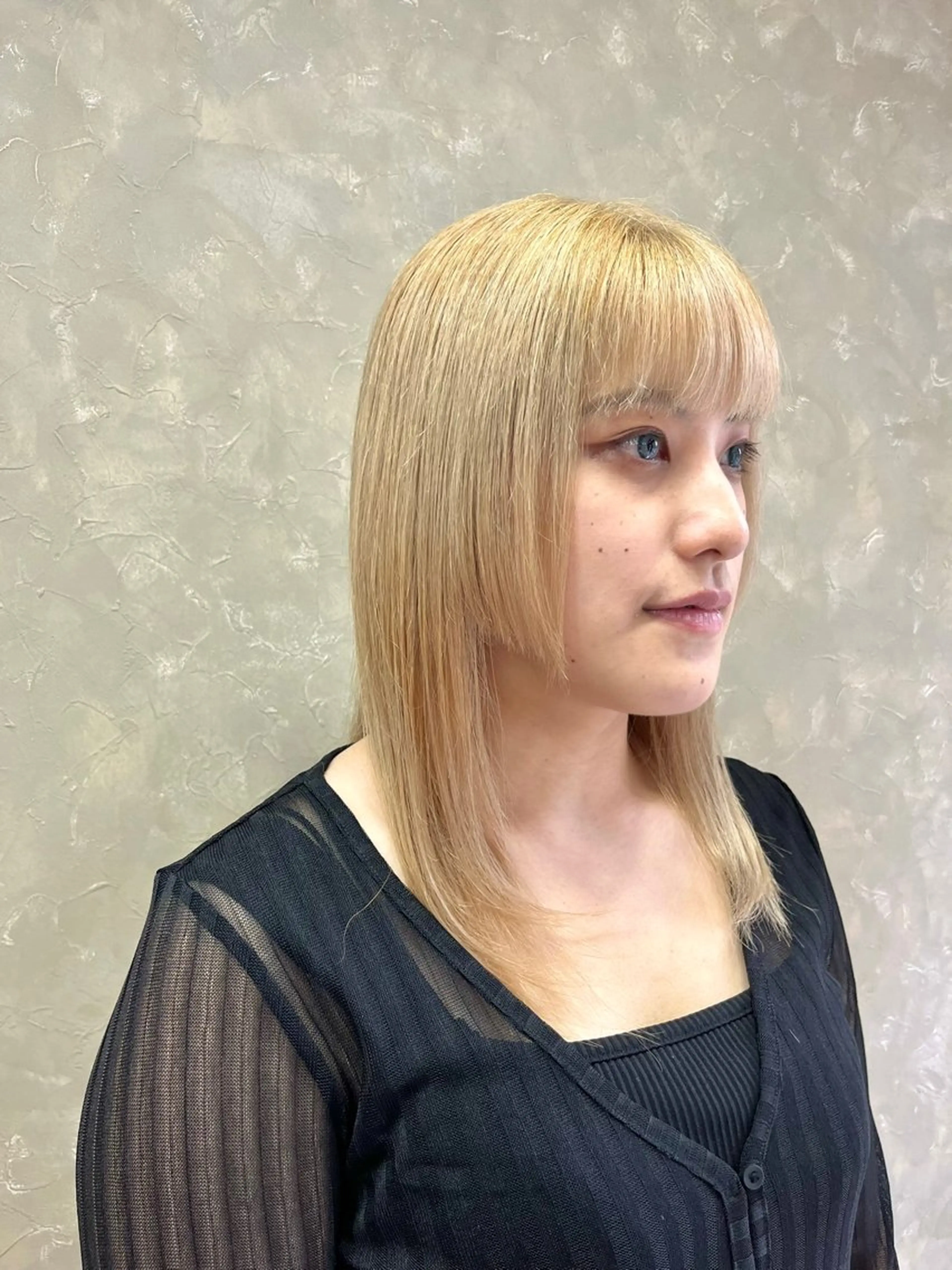 ミディアム カラー ブリーチ カット ヘアカラー トリートメント 有田裕真 【ブリーチカラー】のヘアスタイル